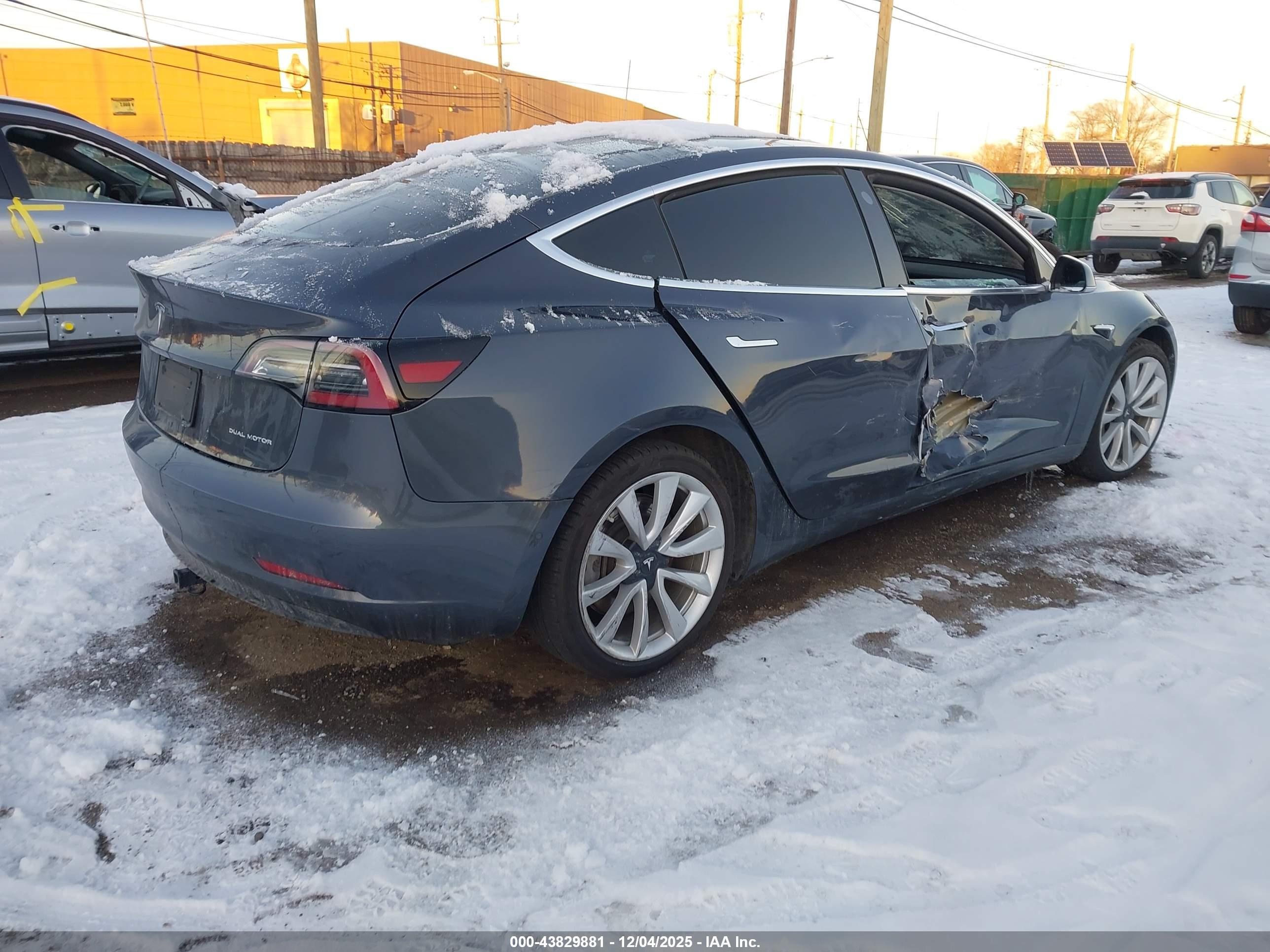 TESLA MODEL image 4