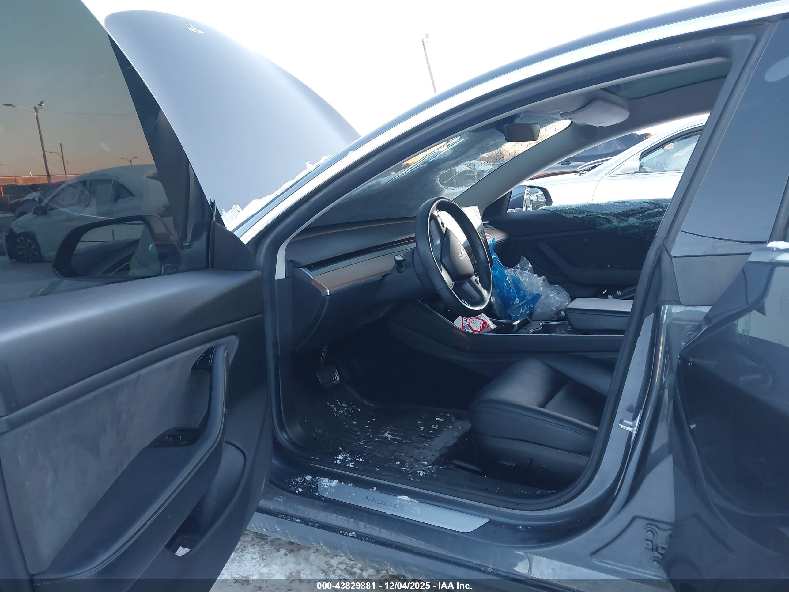 TESLA MODEL image 5
