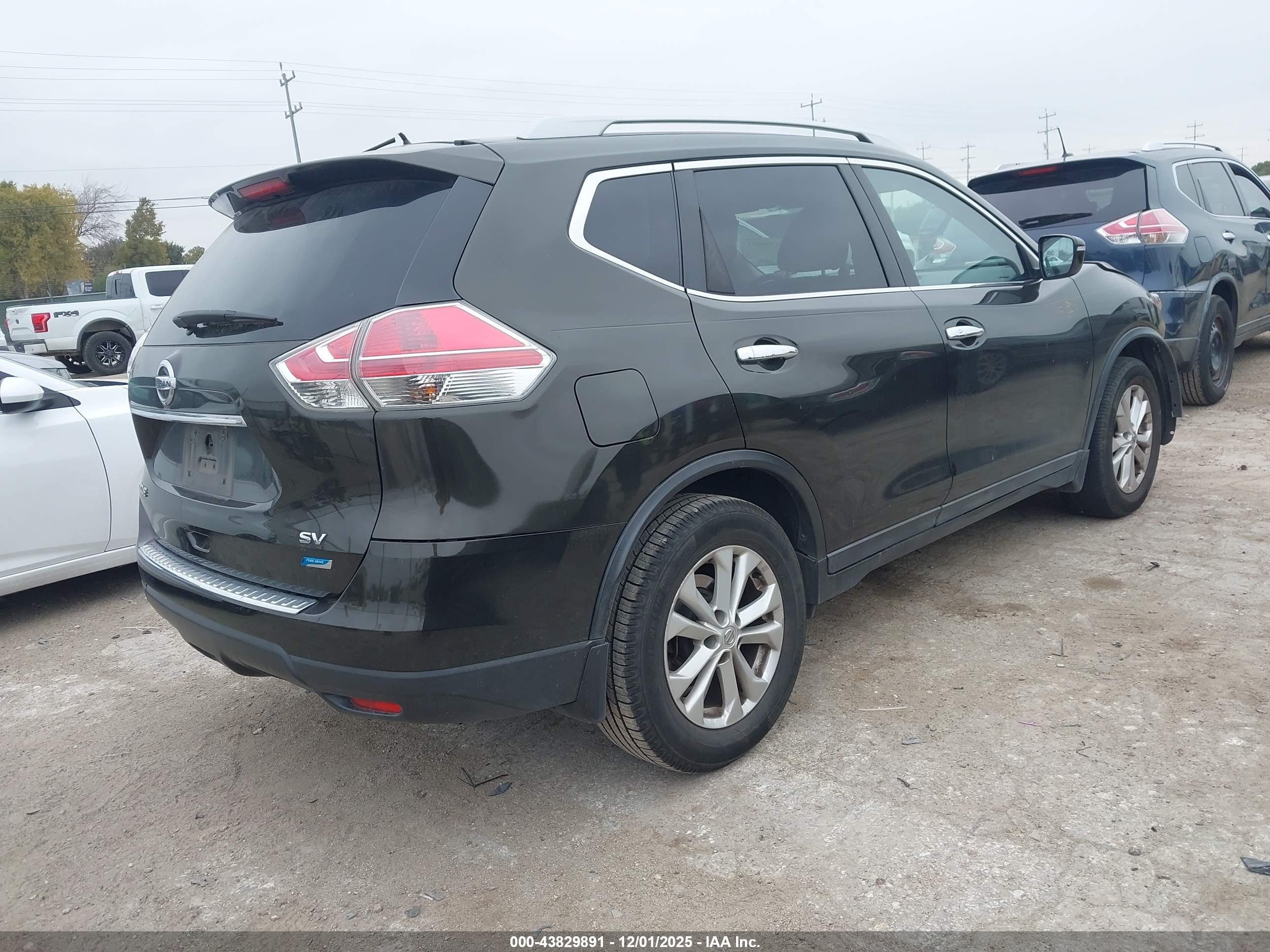 NISSAN ROGUE image 4