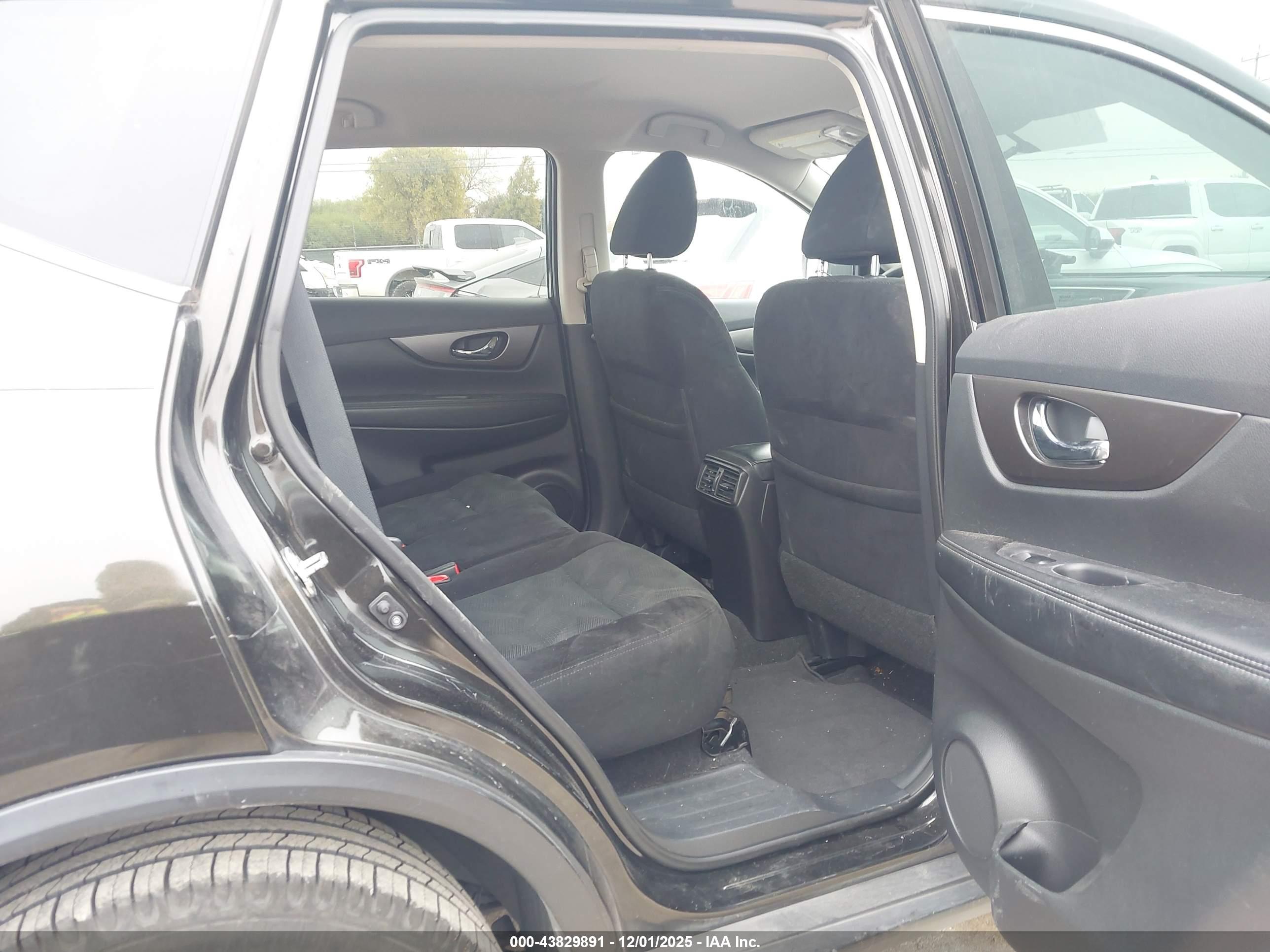 NISSAN ROGUE image 8
