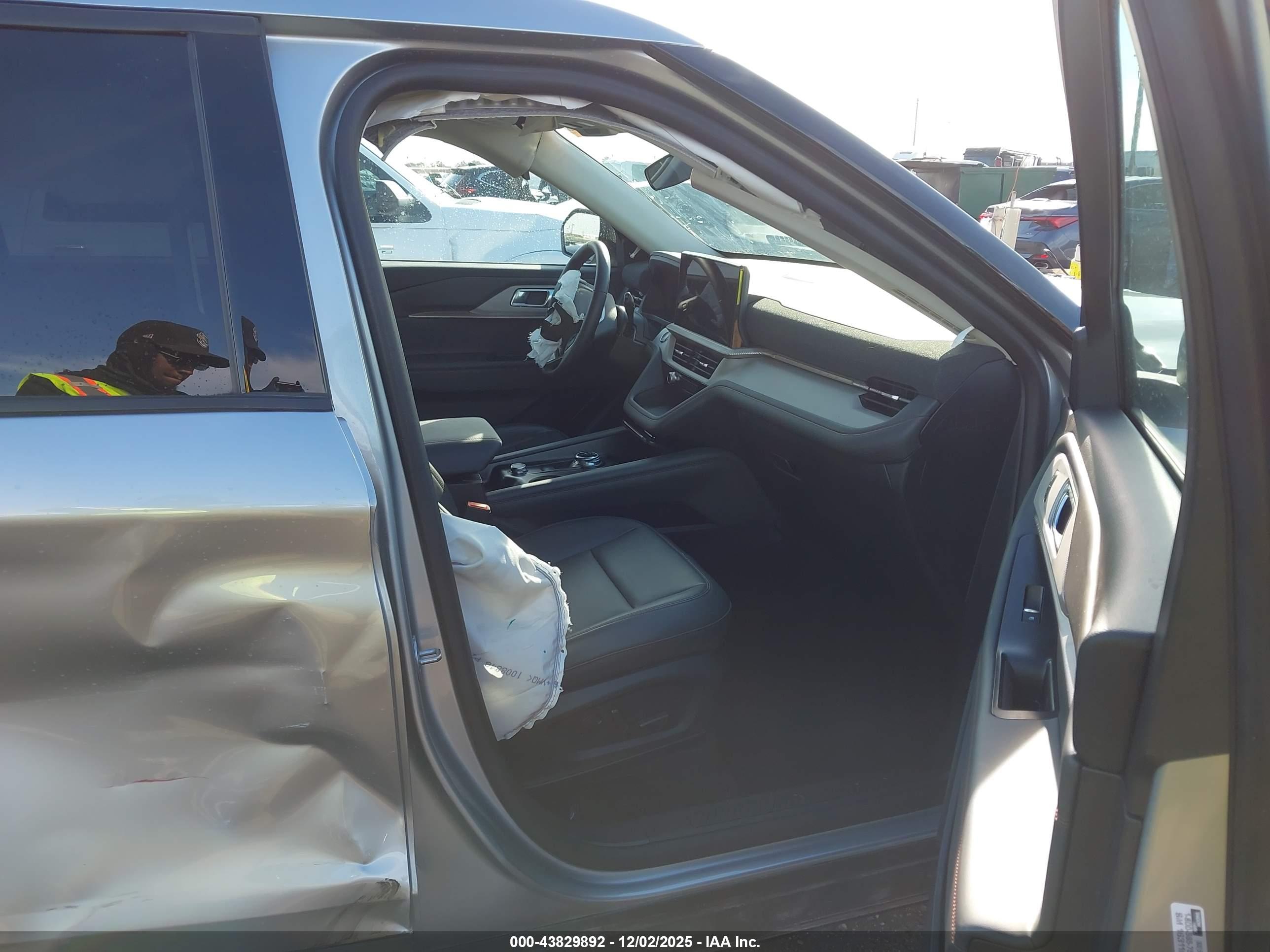 FORD EXPLORER image 5