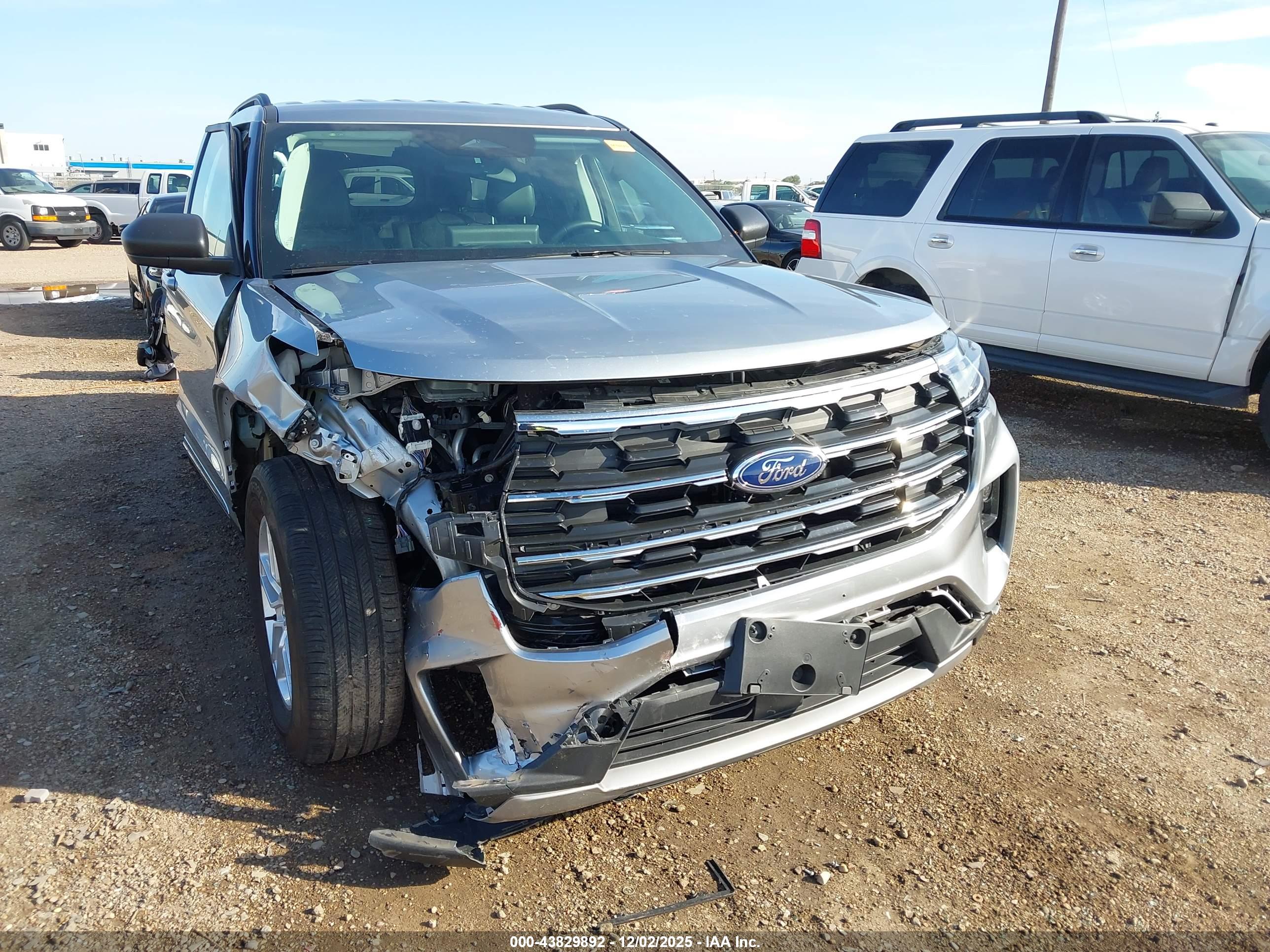 FORD EXPLORER image 6
