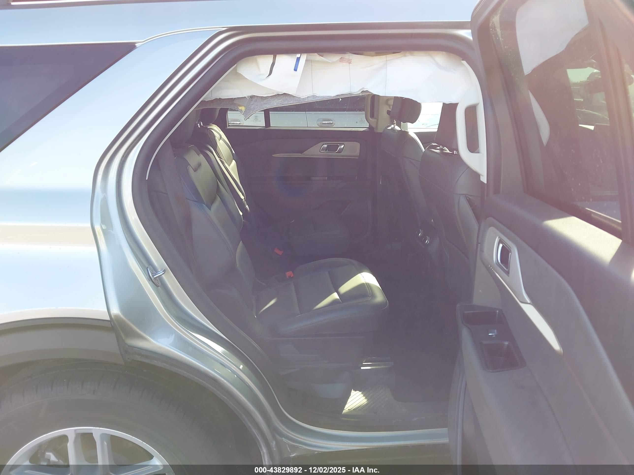 FORD EXPLORER image 8