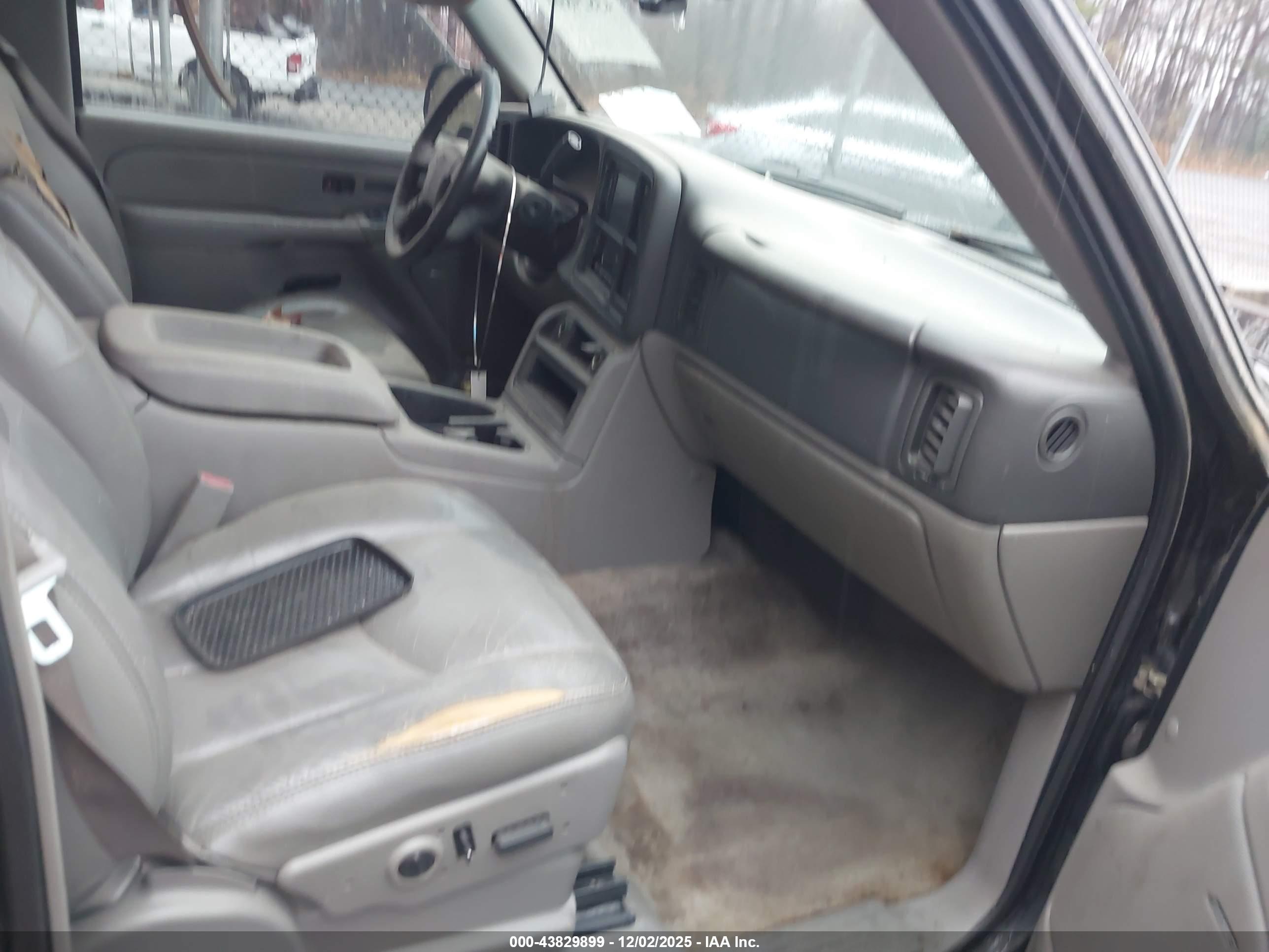 CHEVROLET TAHOE image 5