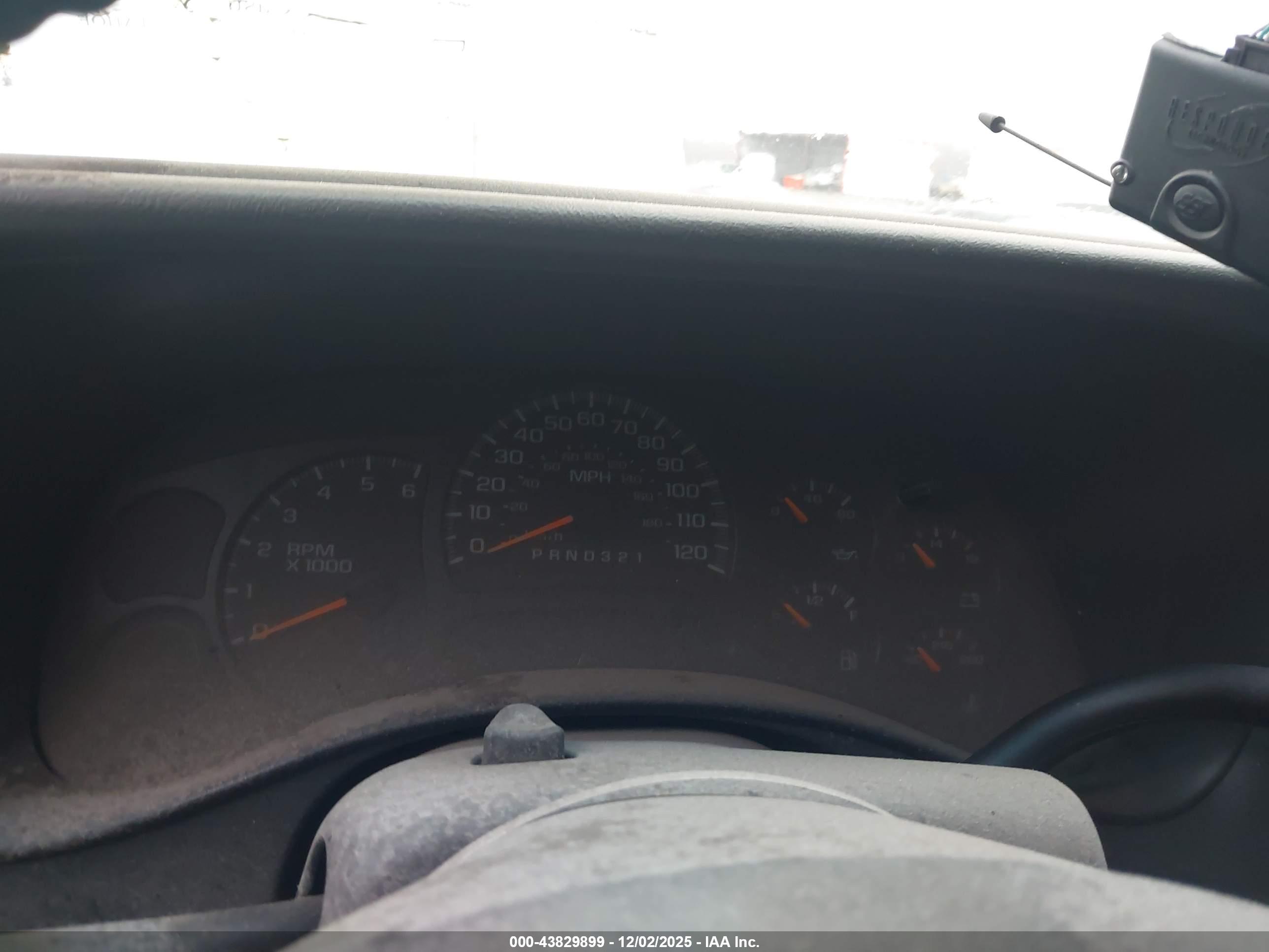CHEVROLET TAHOE image 7