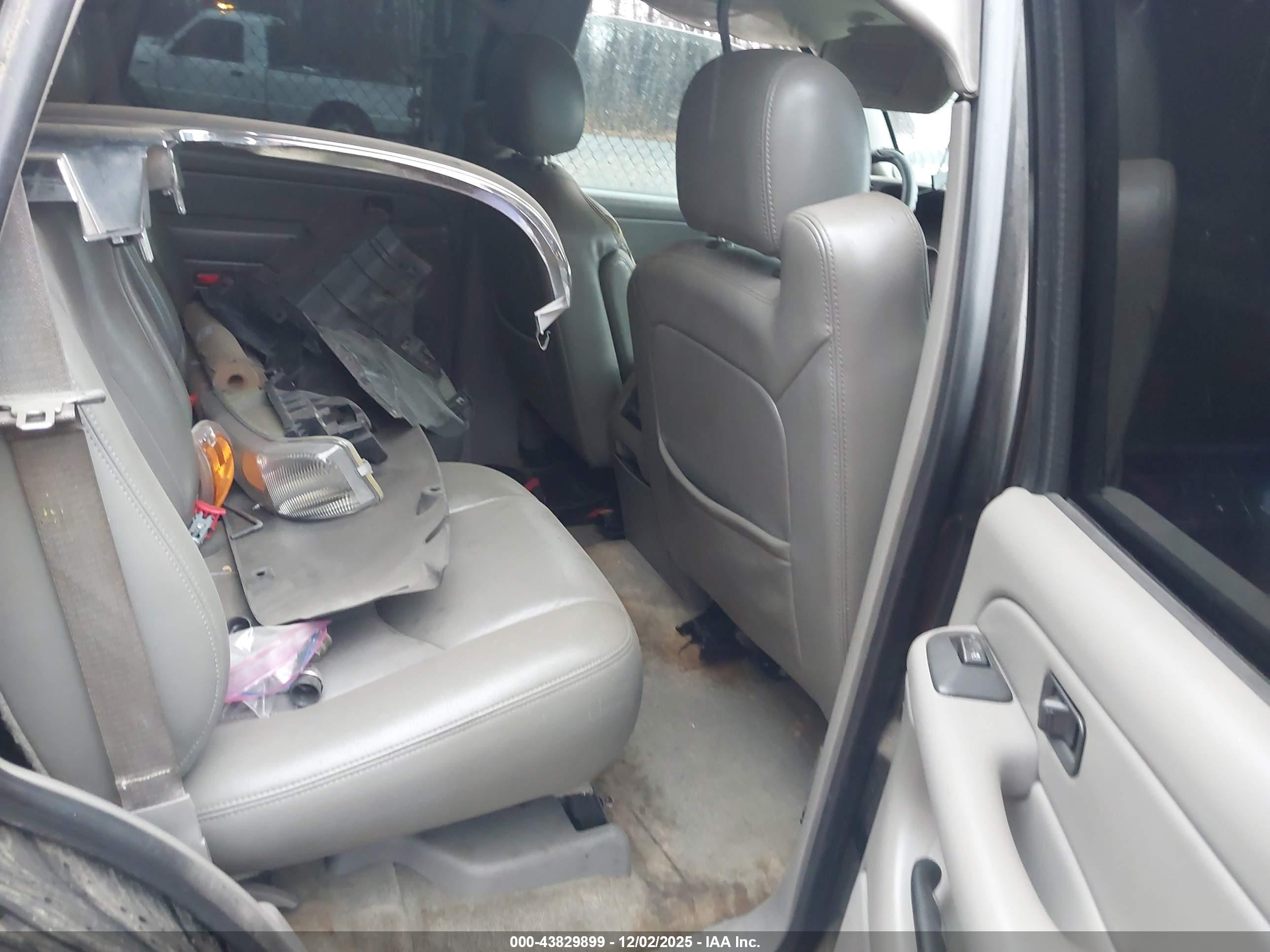 CHEVROLET TAHOE image 8