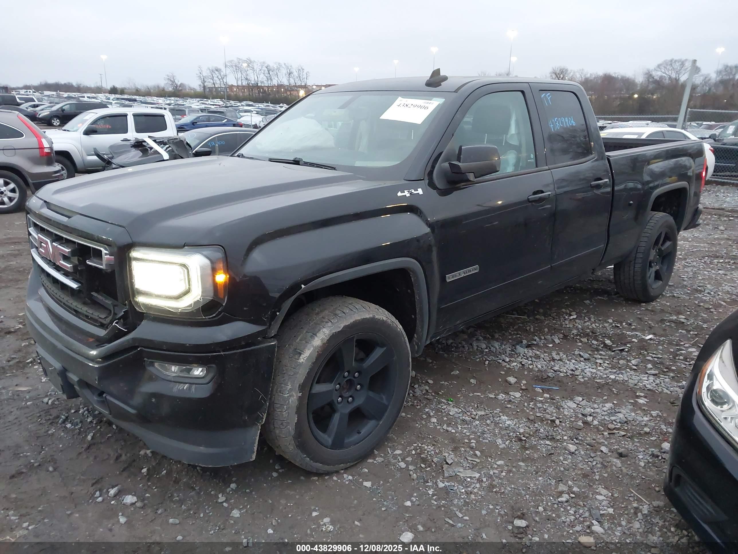 GMC SIERRA image 2