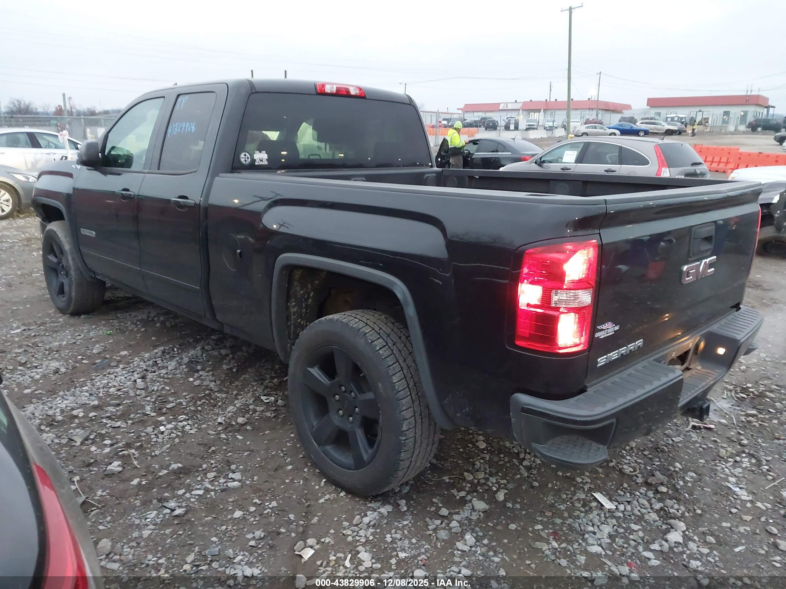 GMC SIERRA image 3