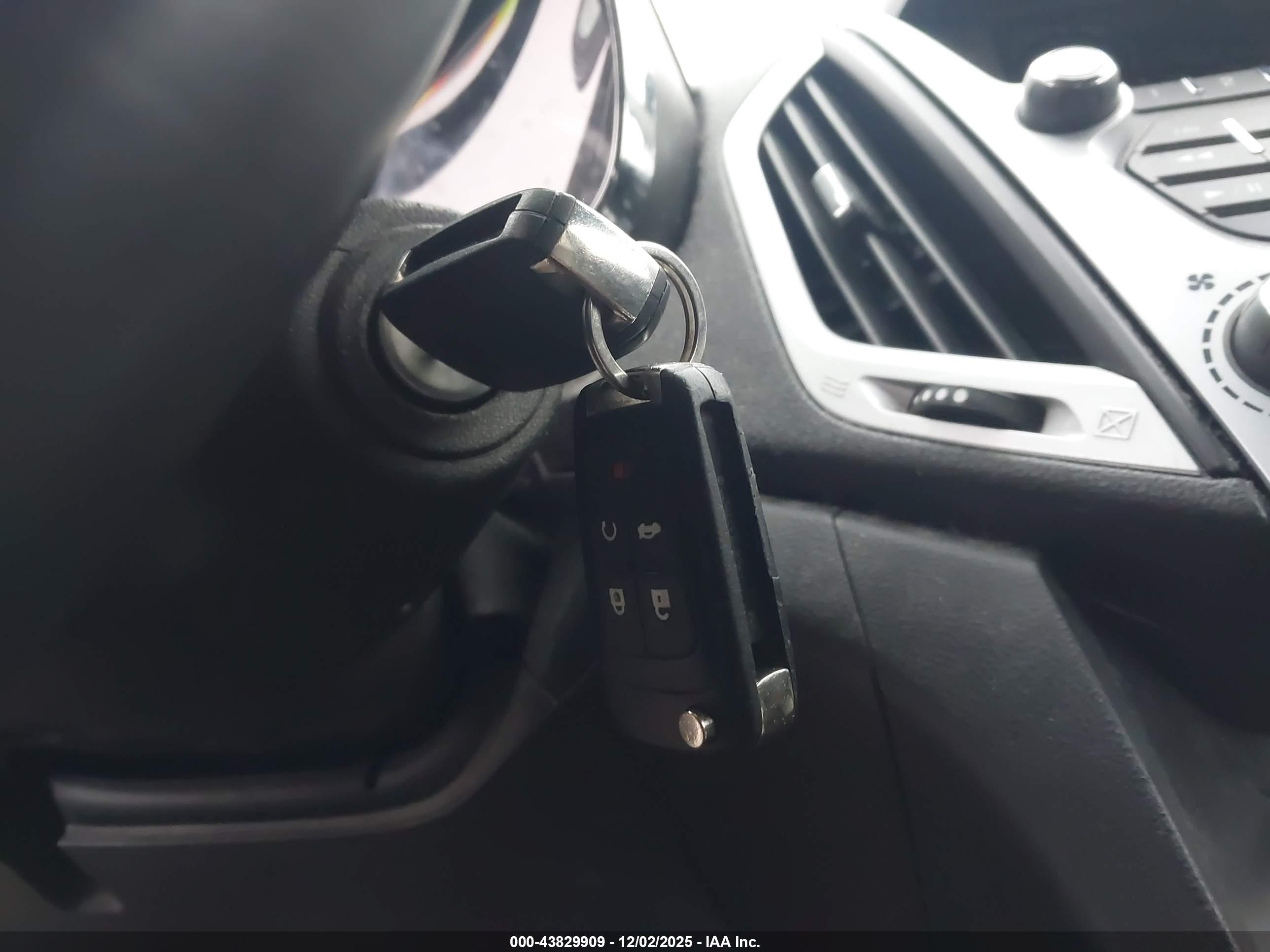 GMC TERRAIN image 11