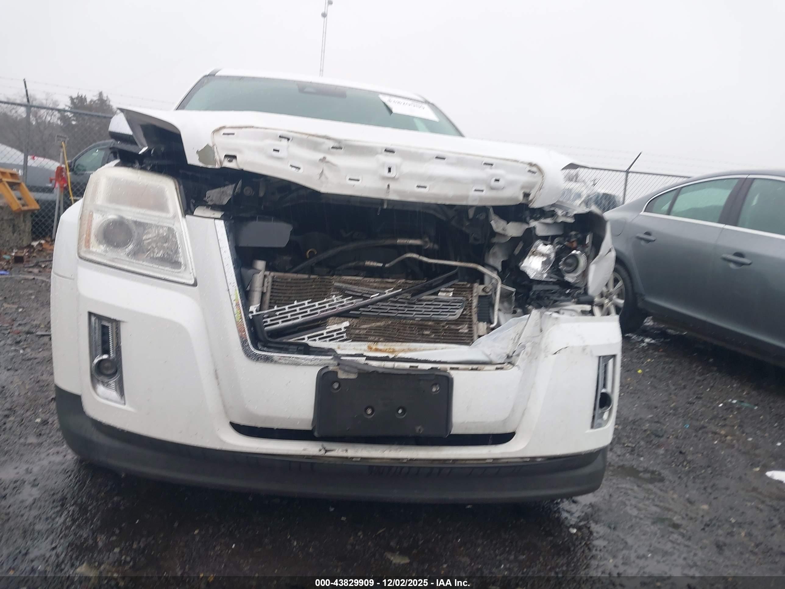 GMC TERRAIN image 6