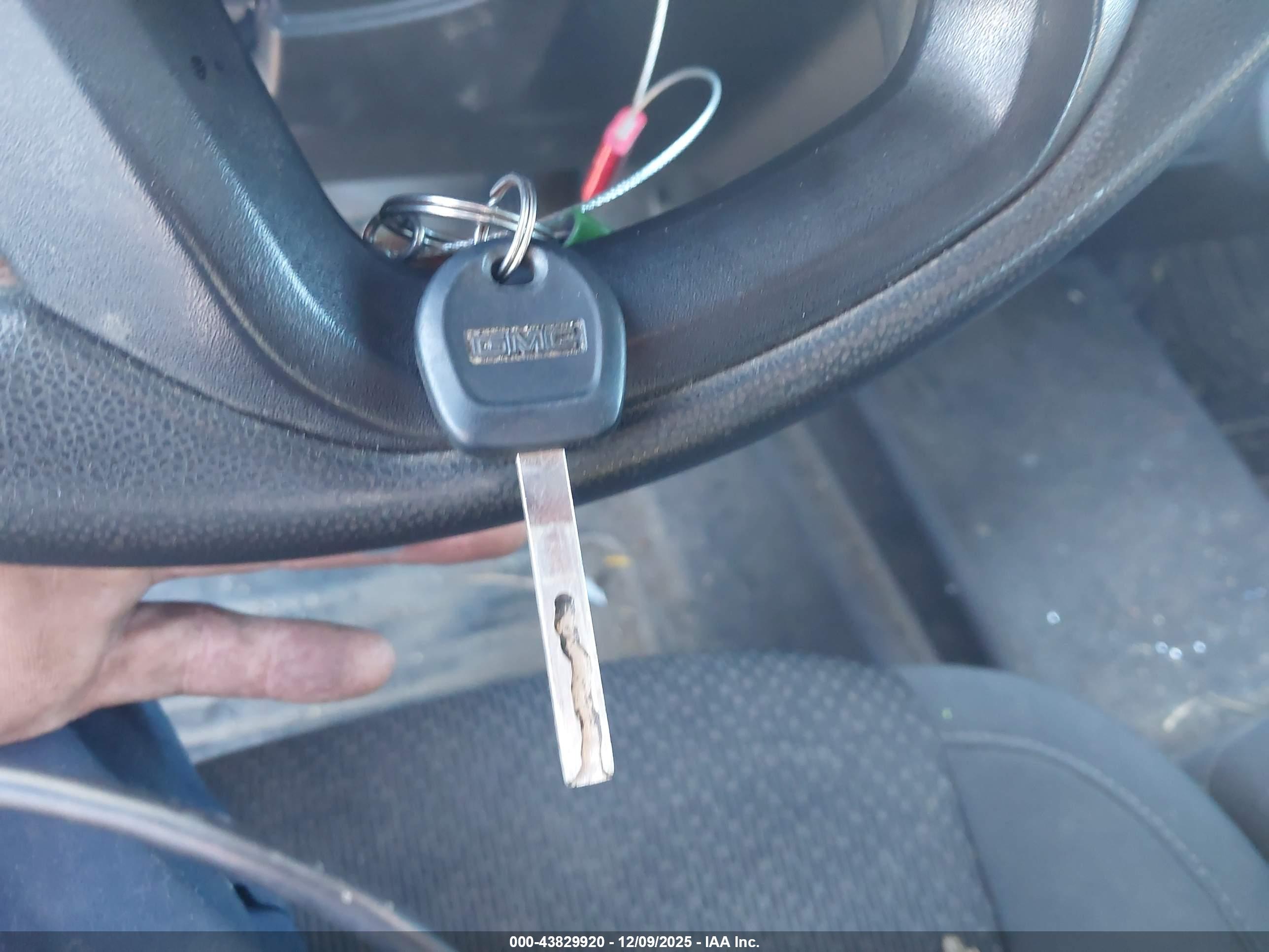 GMC SIERRA image 11