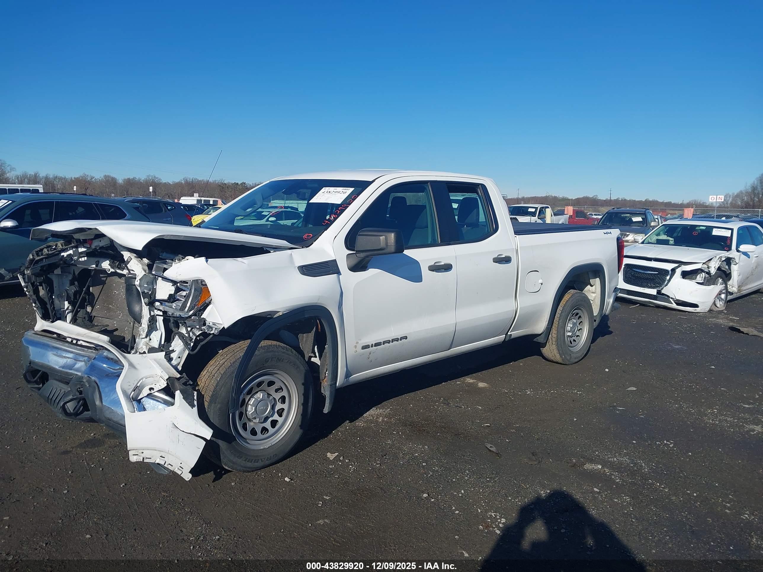 GMC SIERRA image 2