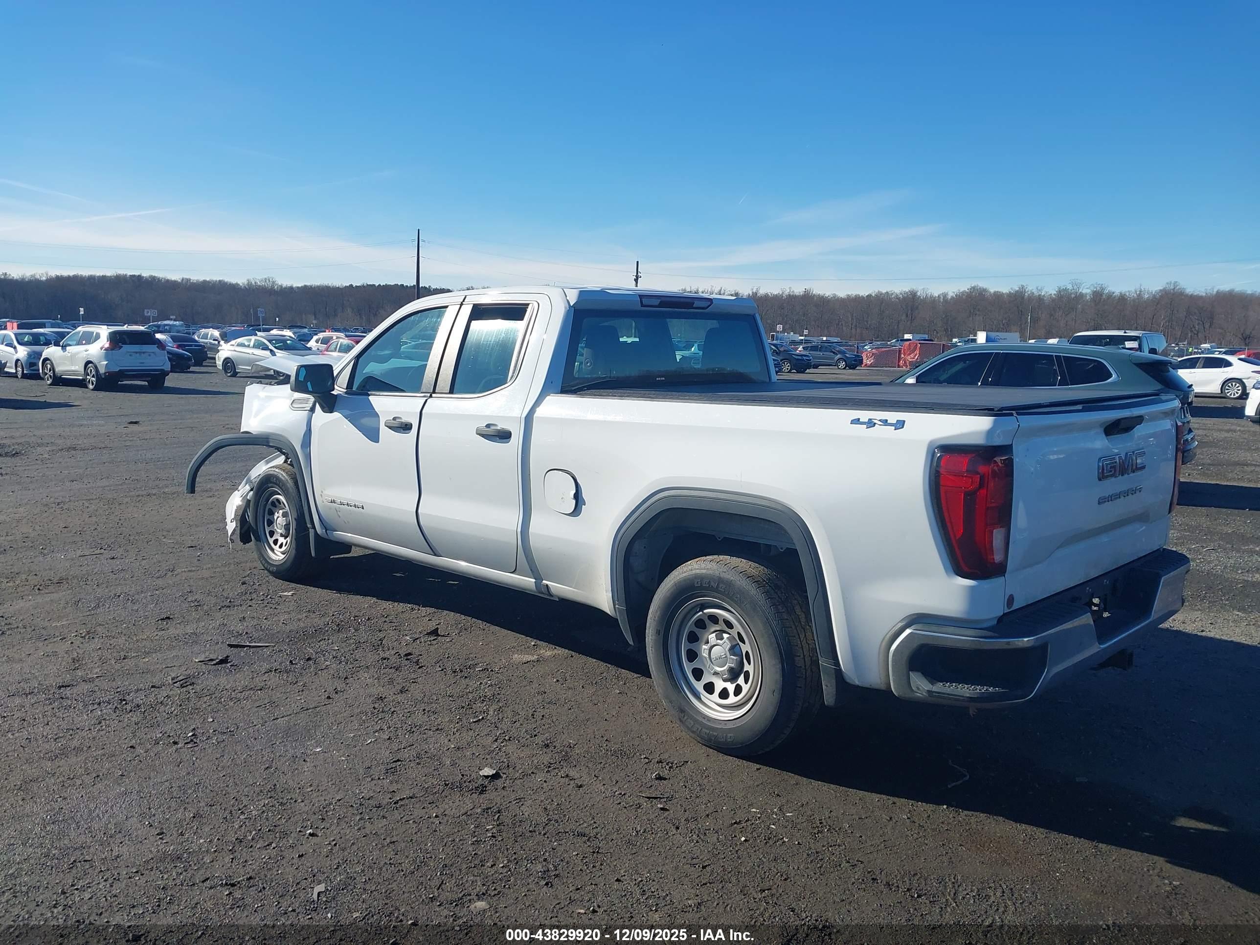 GMC SIERRA image 3