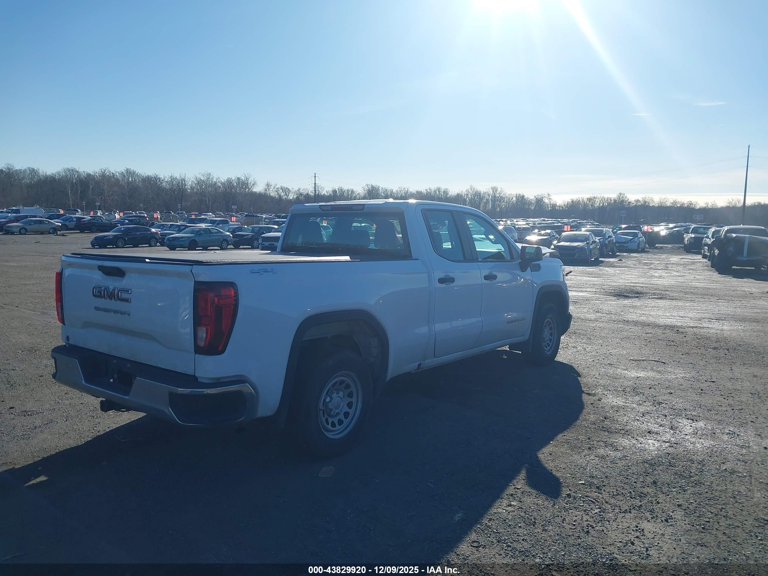 GMC SIERRA image 4