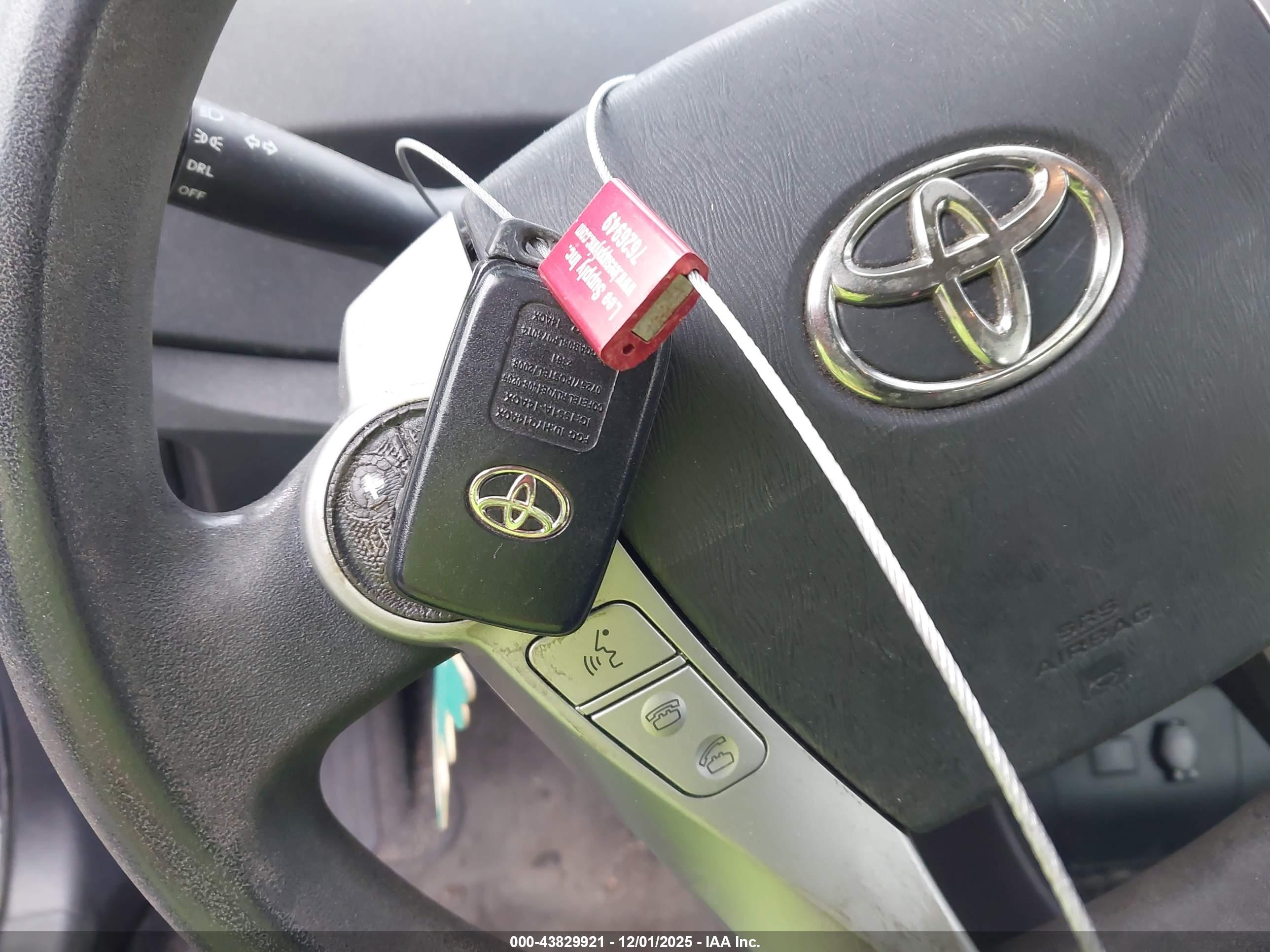 TOYOTA PRIUS image 11
