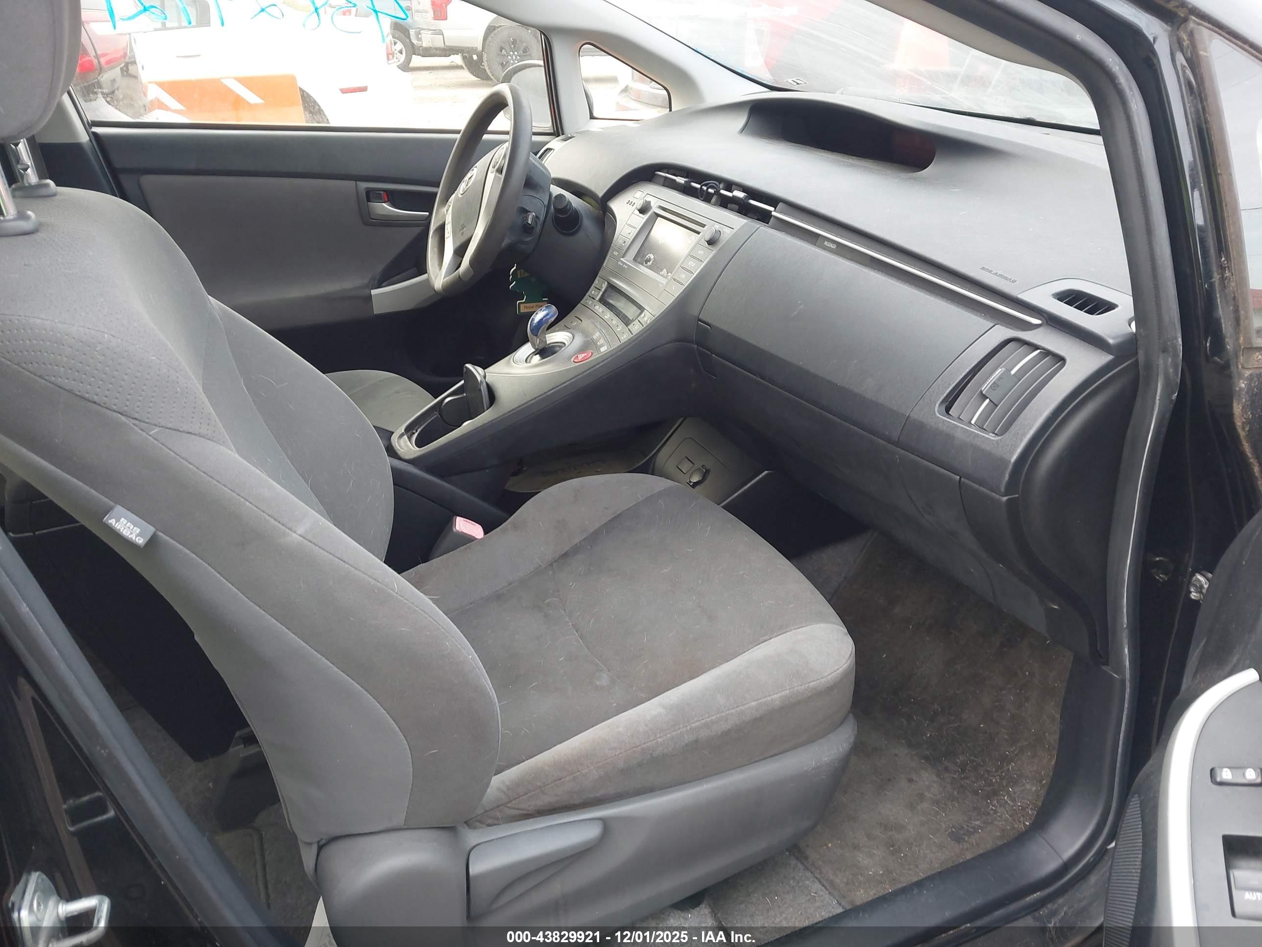 TOYOTA PRIUS image 5