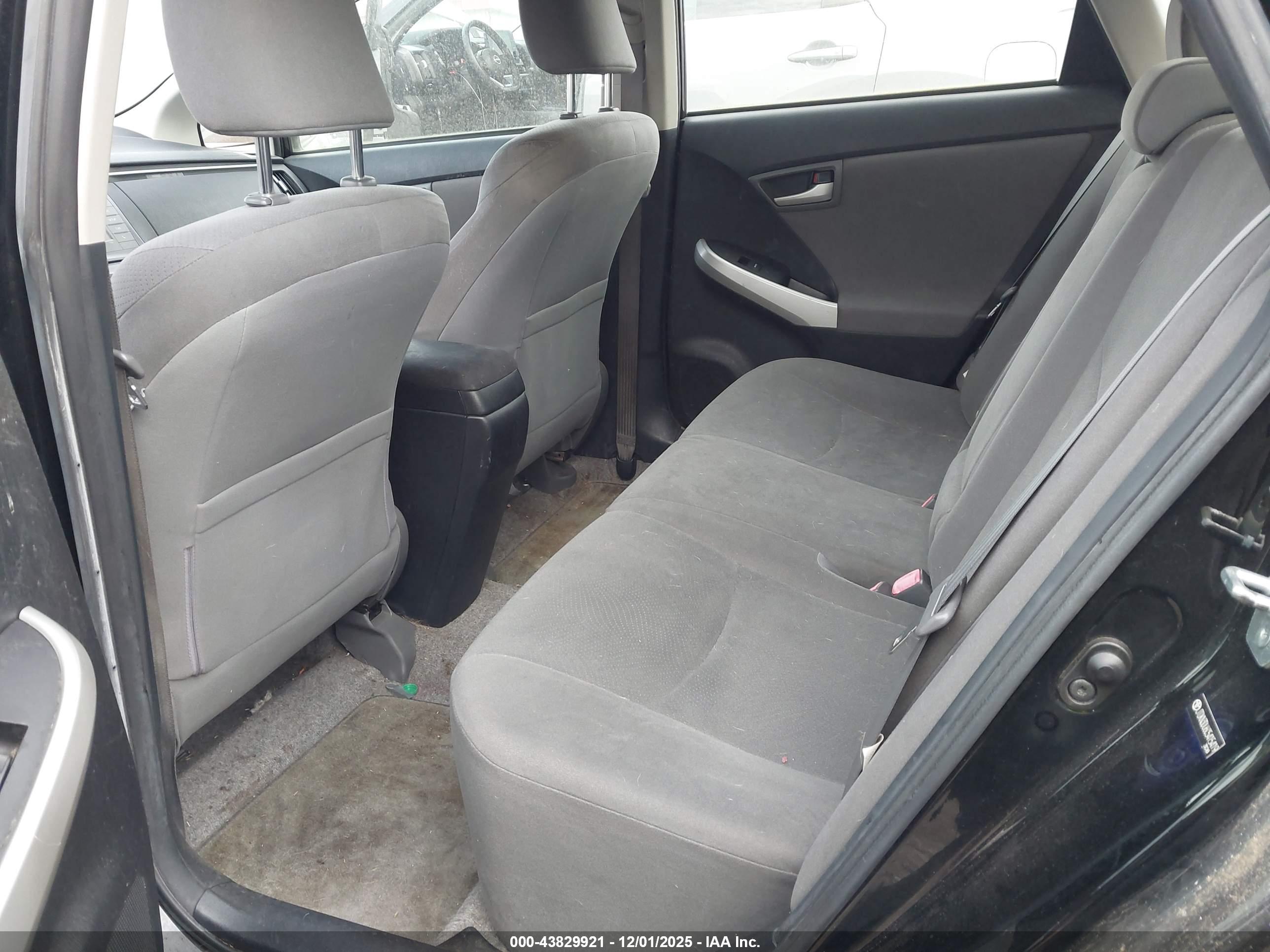 TOYOTA PRIUS image 8