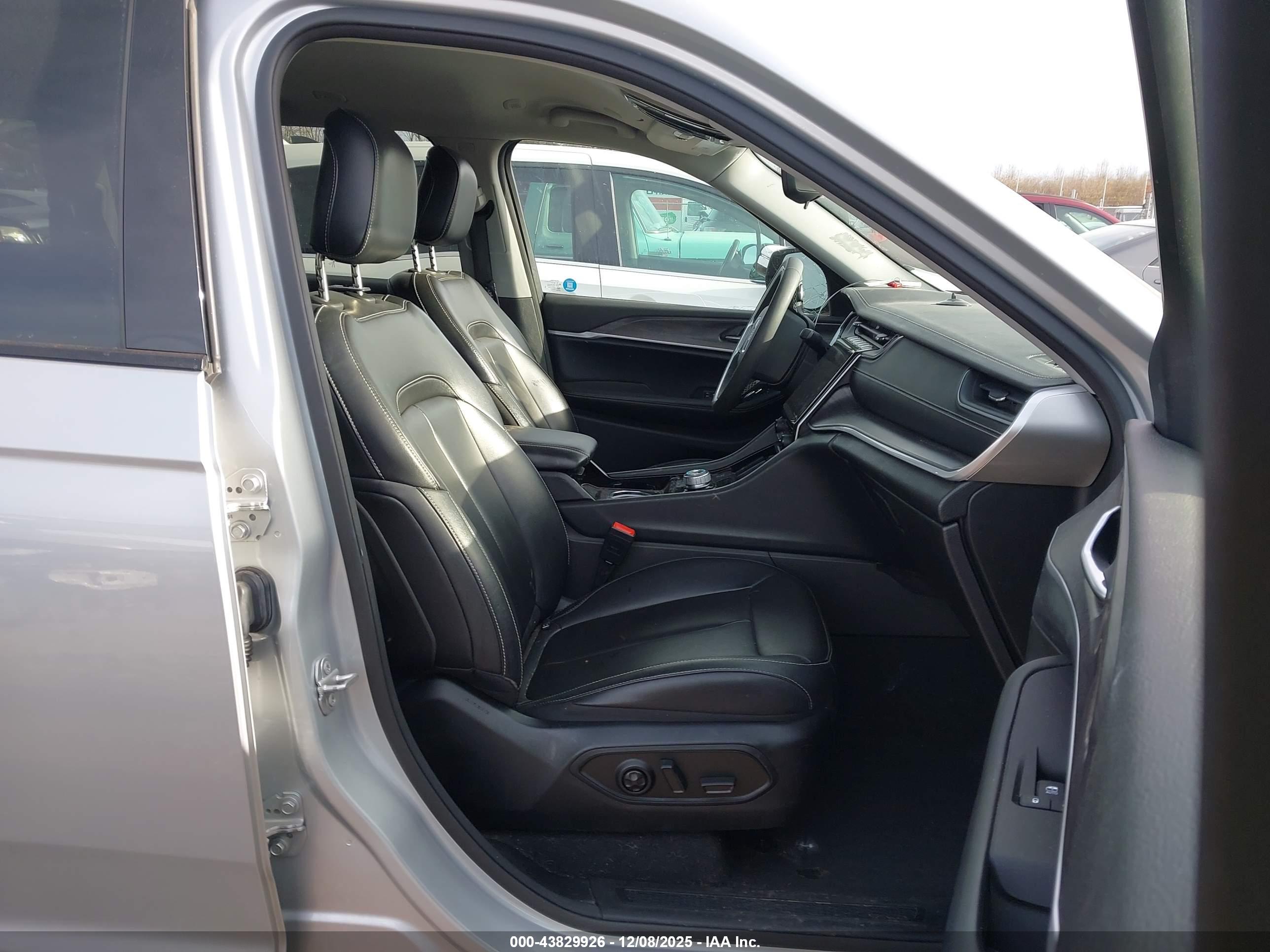 JEEP GRAND image 5