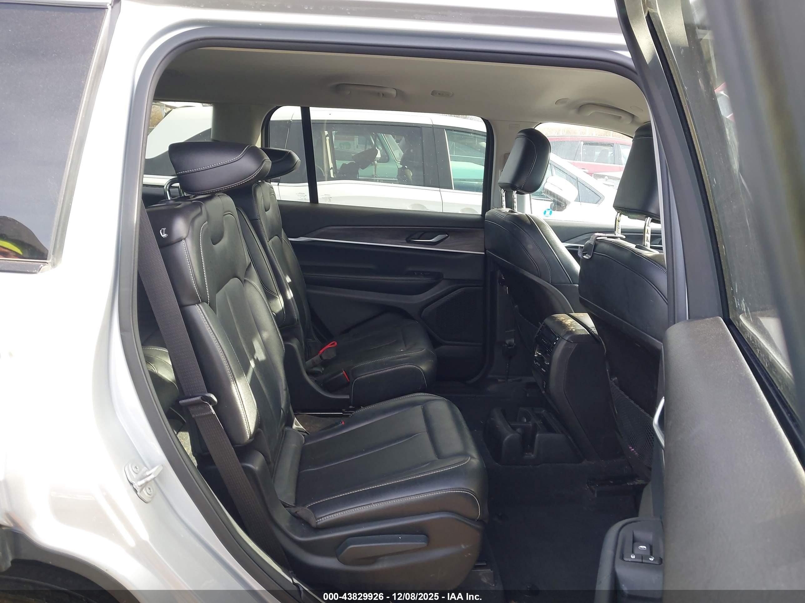 JEEP GRAND image 8
