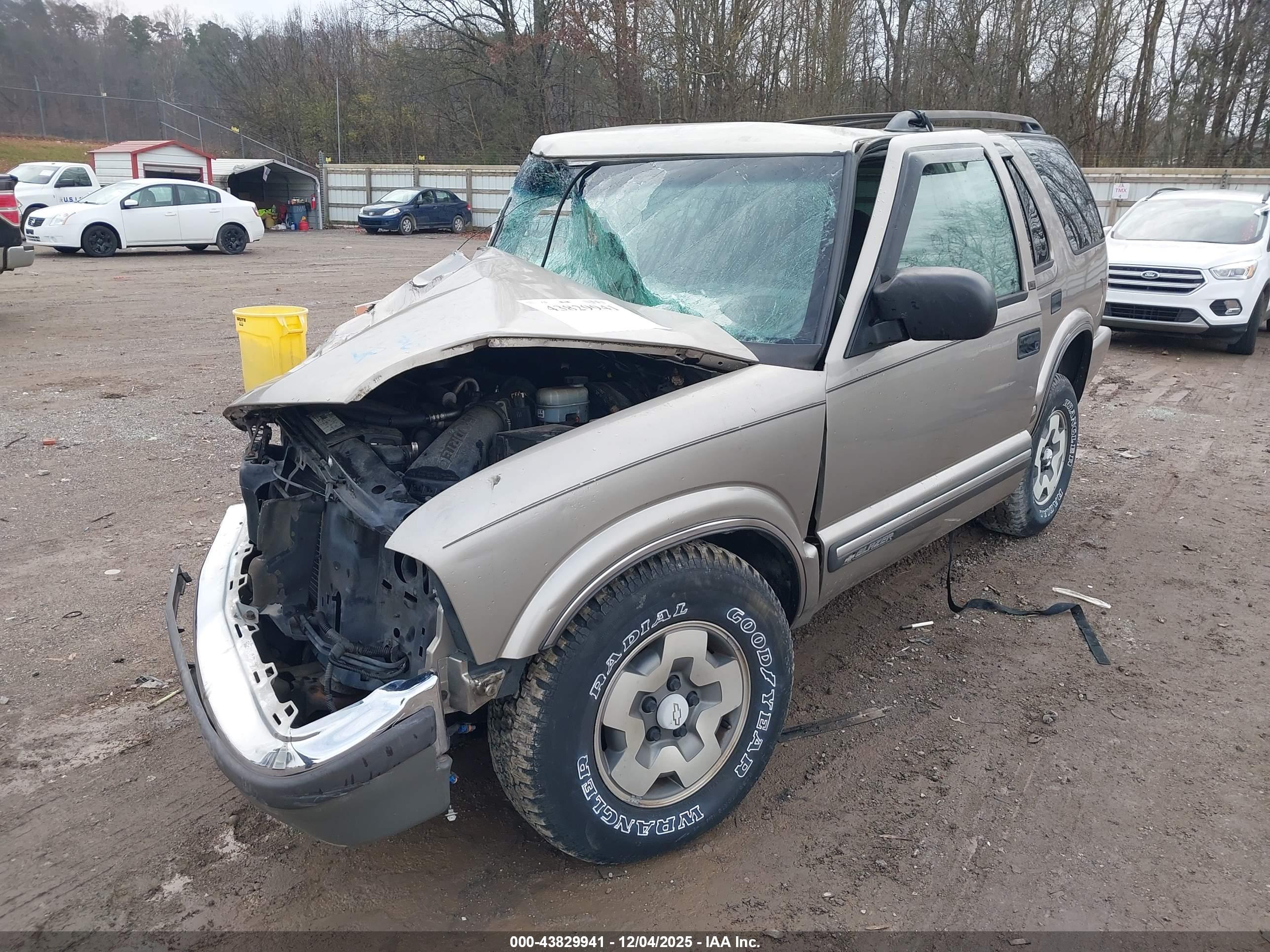 CHEVROLET BLAZER image 2
