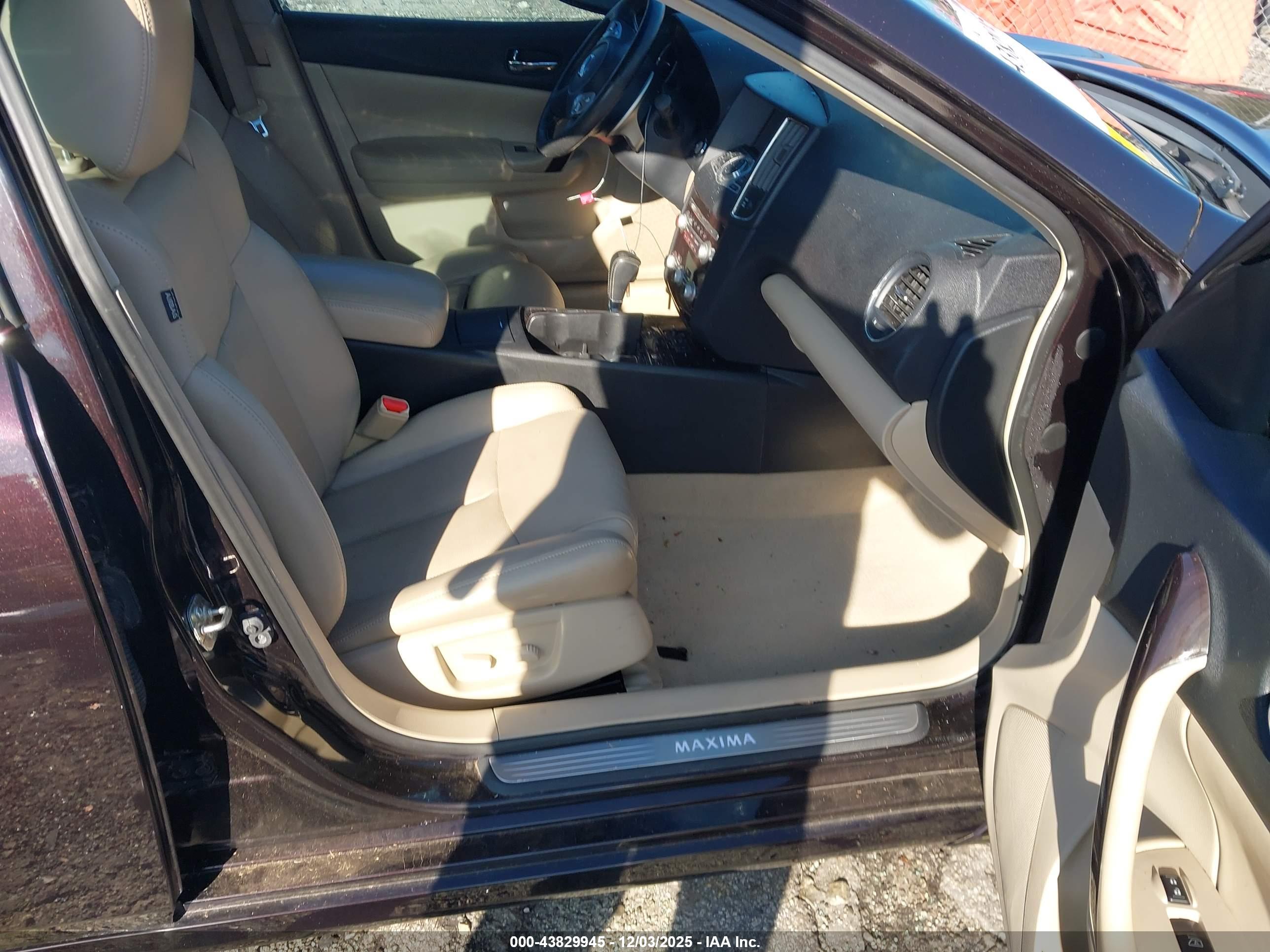 NISSAN MAXIMA image 5