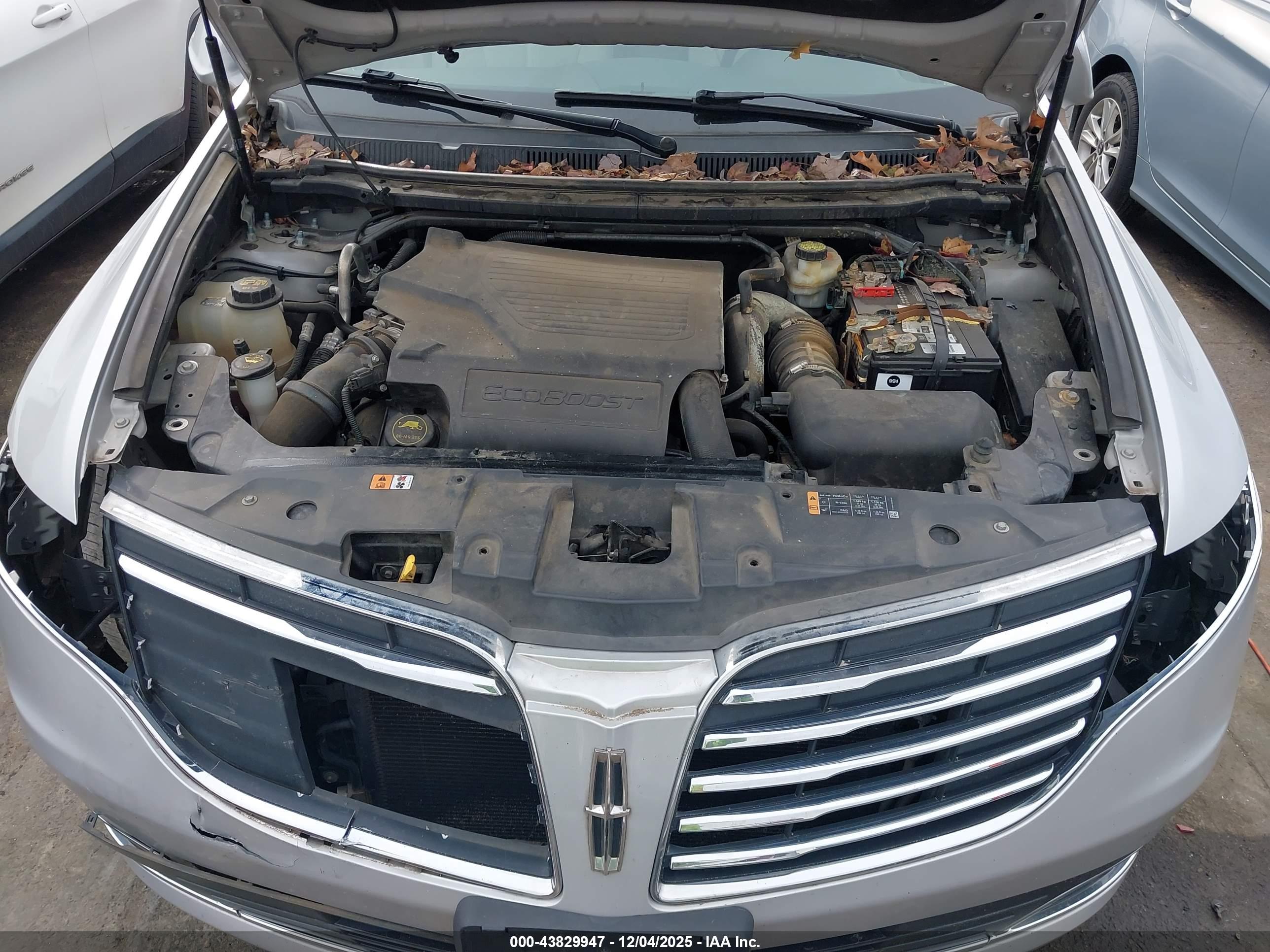 LINCOLN MKT image 10