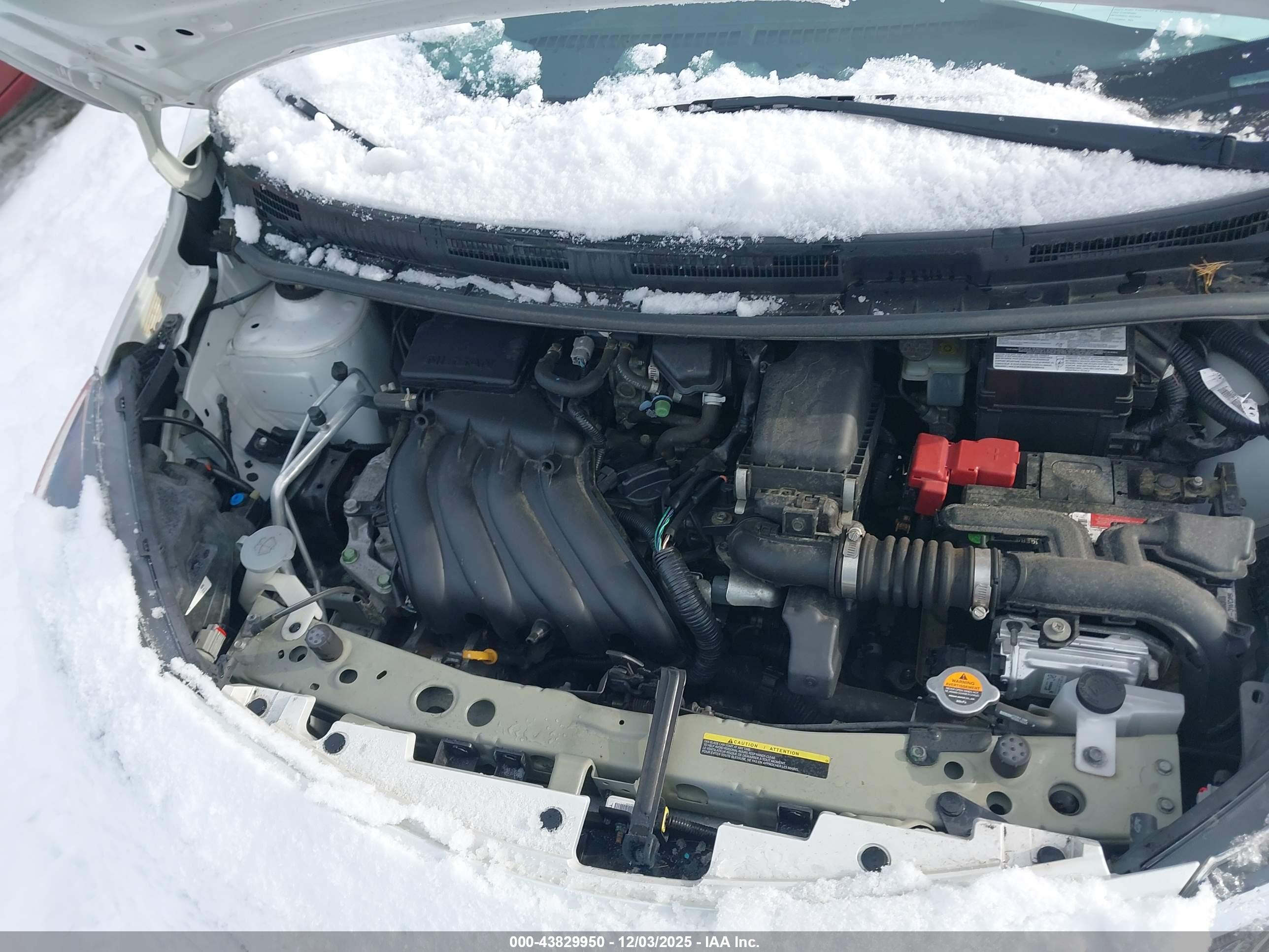 NISSAN VERSA image 10