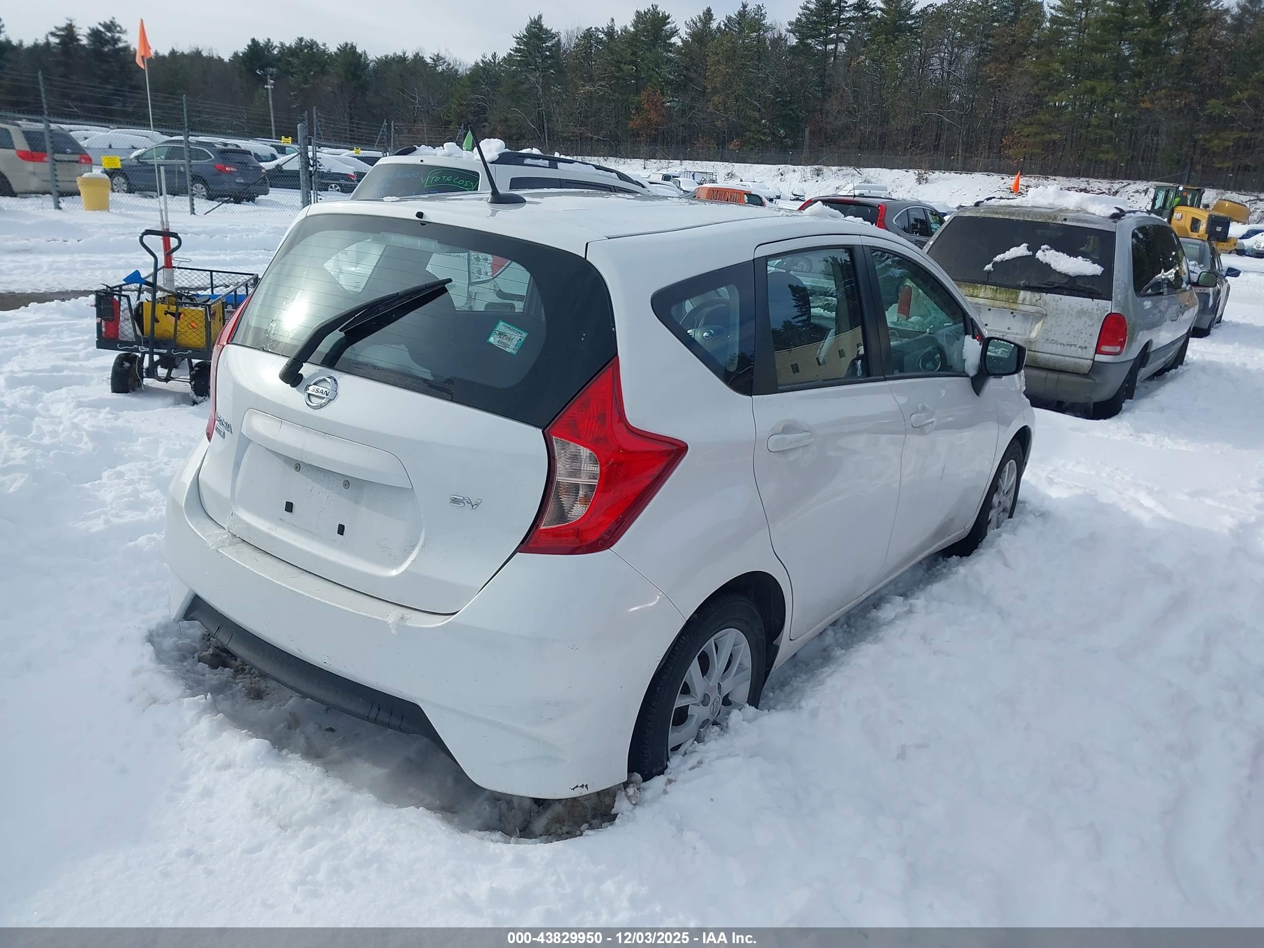 NISSAN VERSA image 4