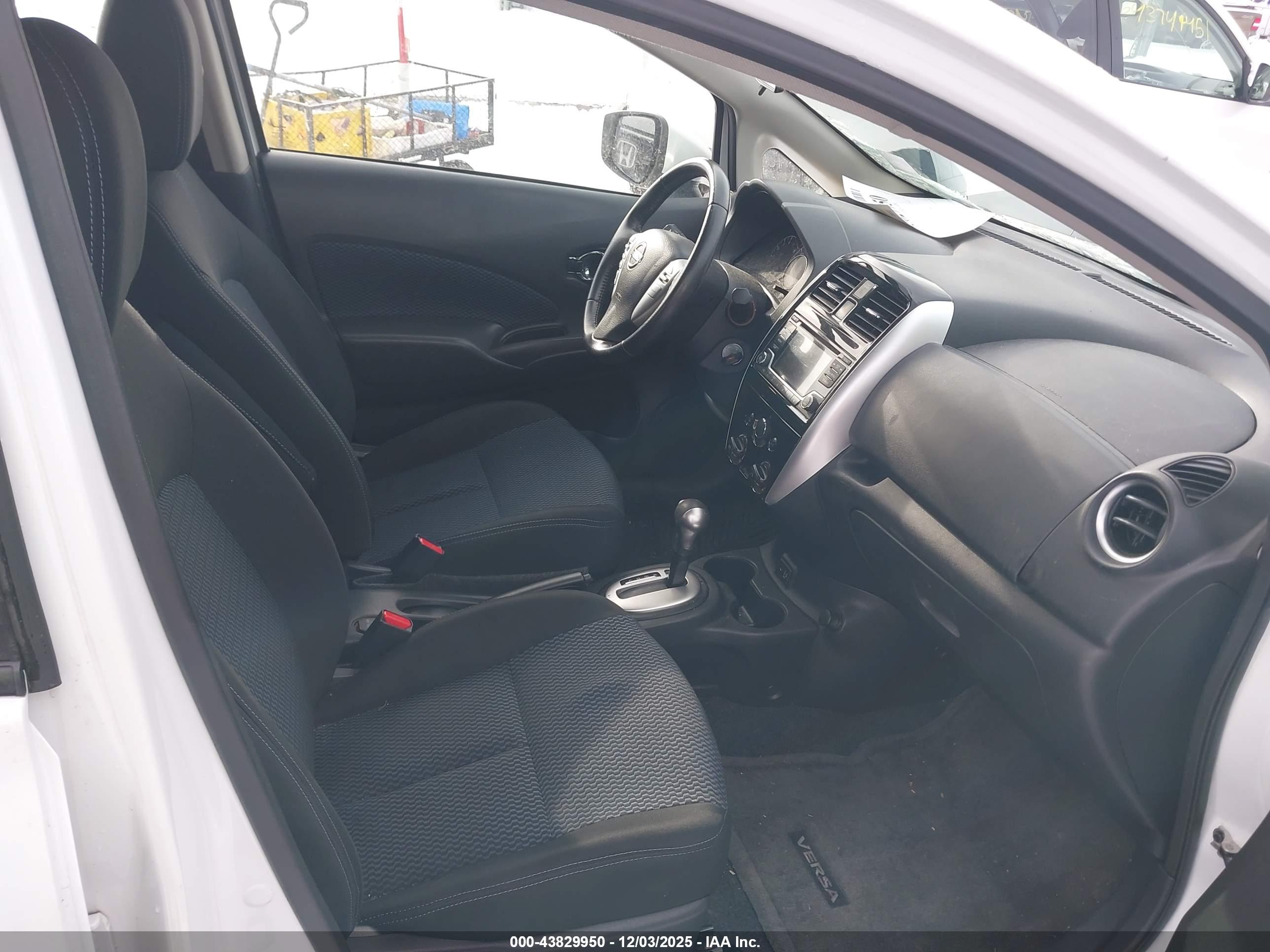 NISSAN VERSA image 5