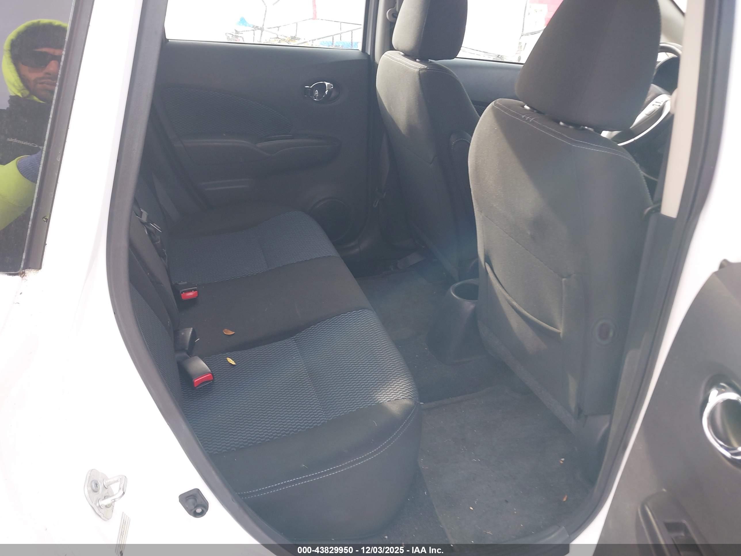 NISSAN VERSA image 8