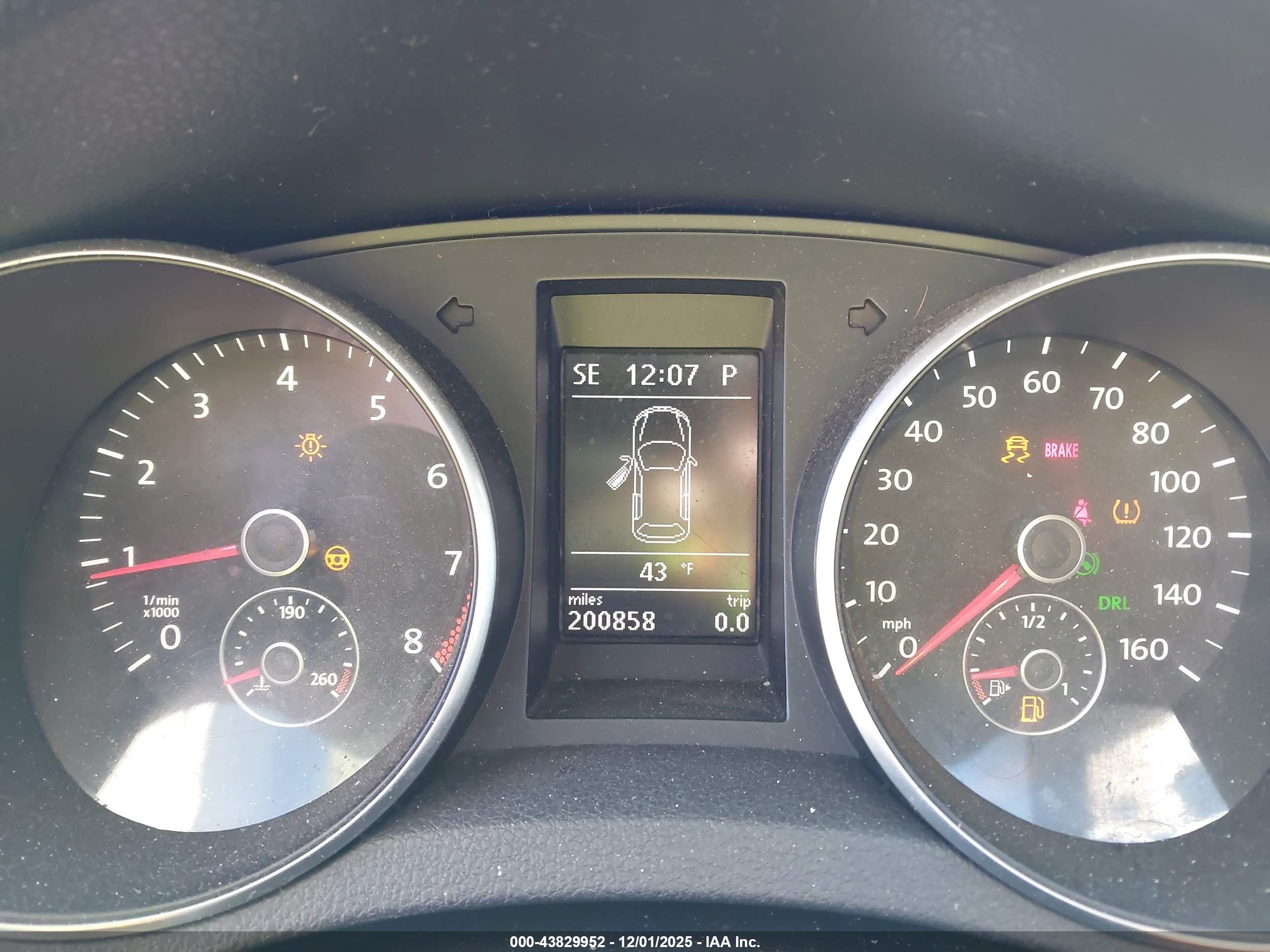 VOLKSWAGEN JETTA image 7