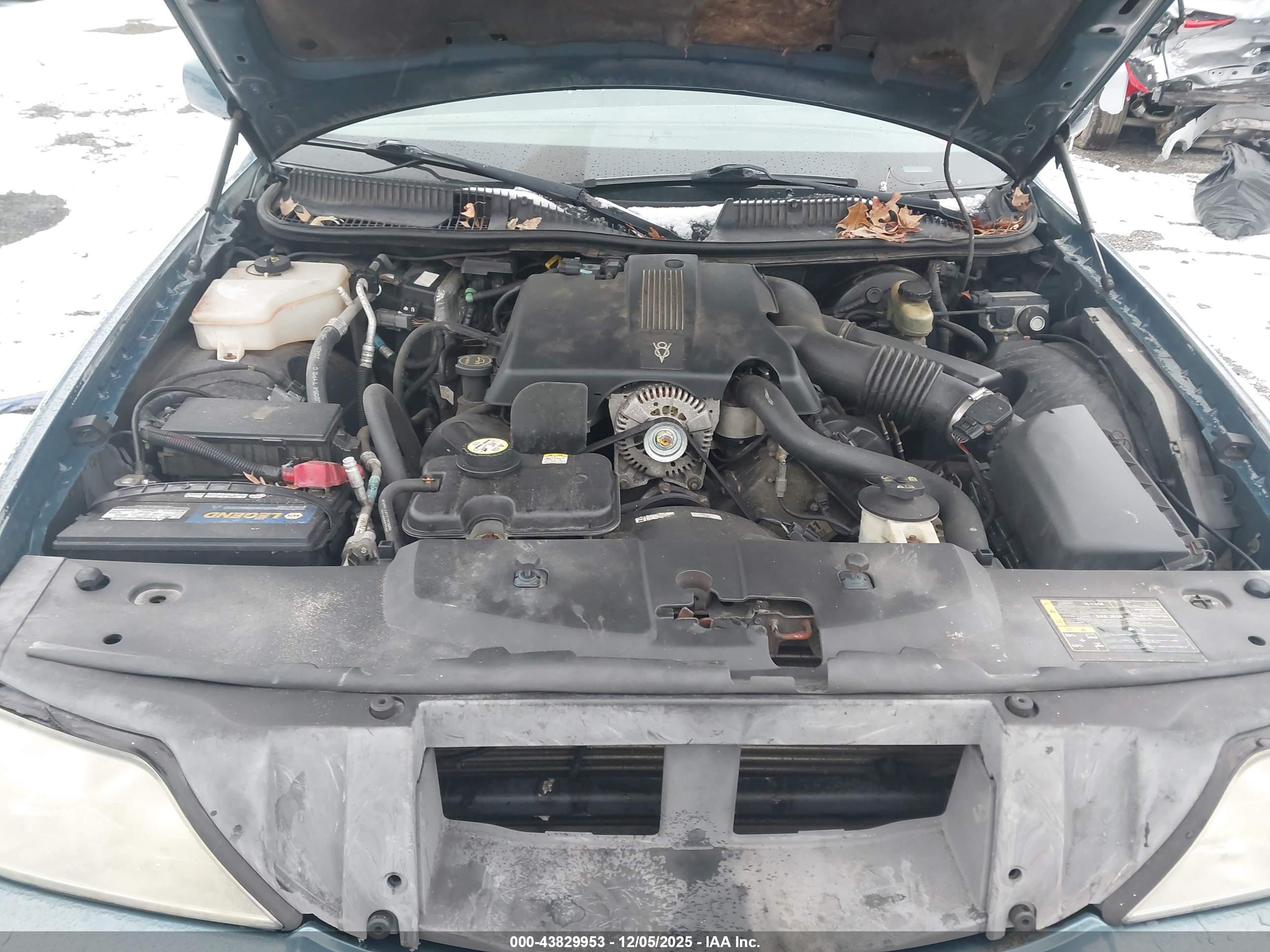 LINCOLN TOWN image 10