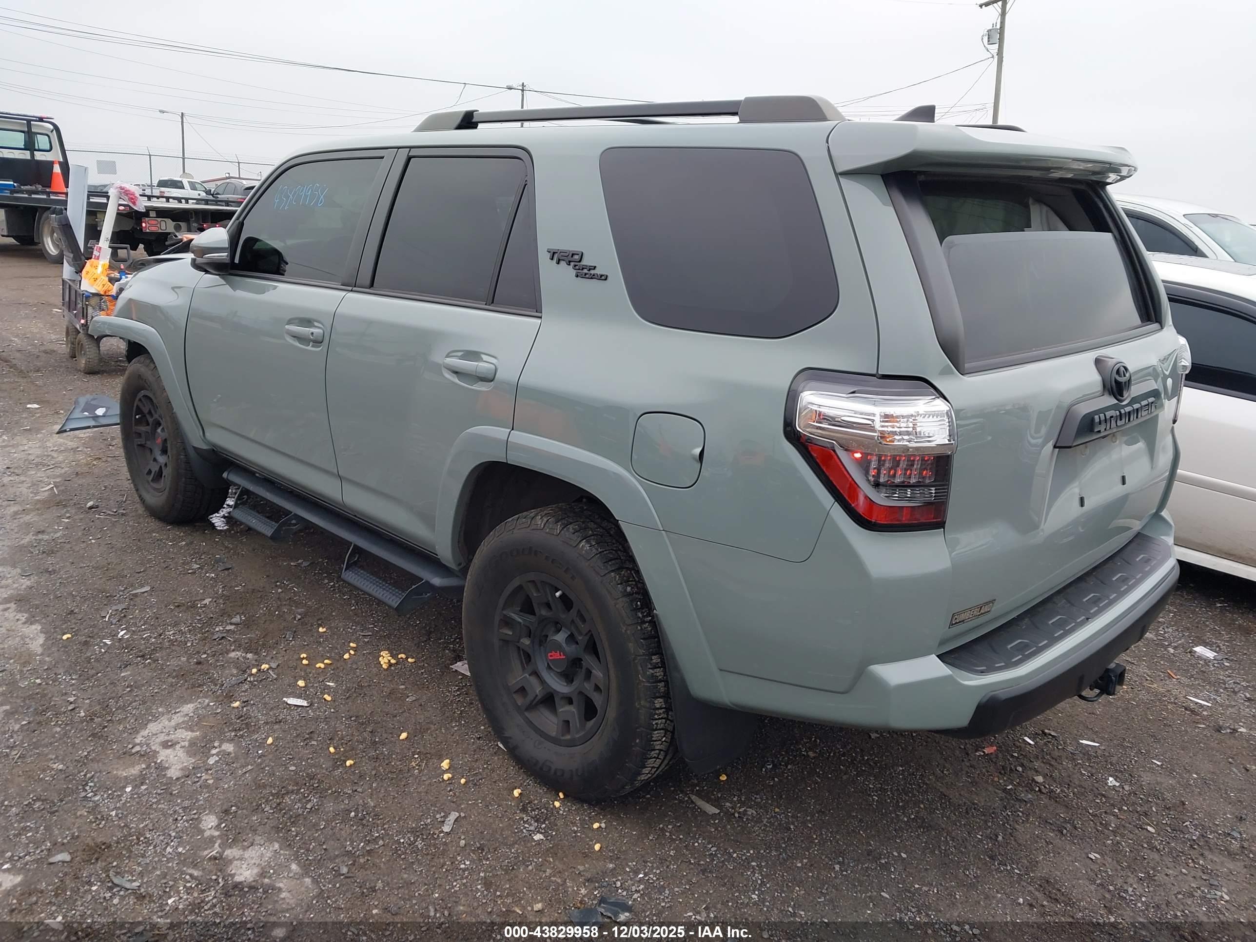 TOYOTA 4RUNNER image 3