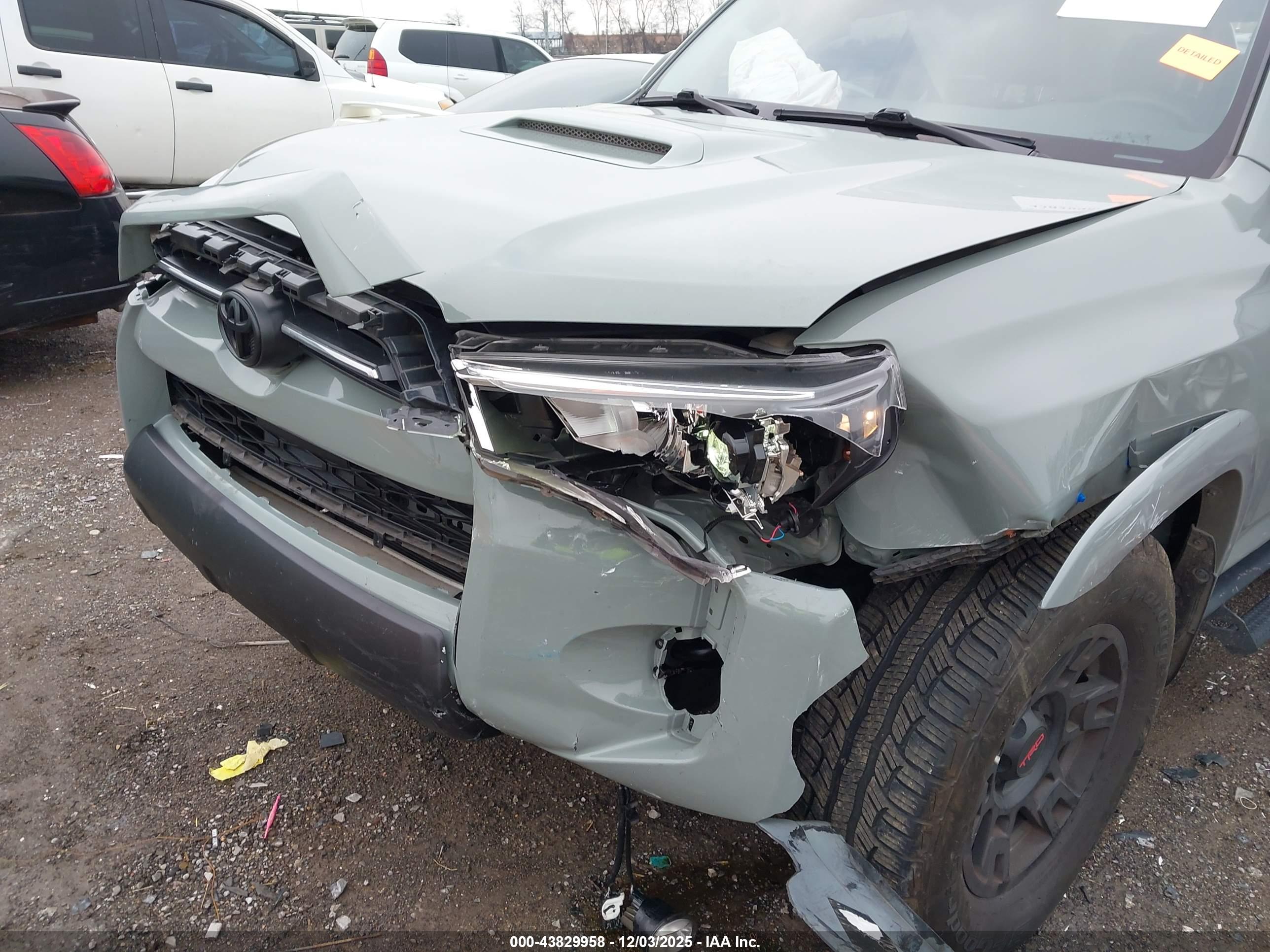 TOYOTA 4RUNNER image 6