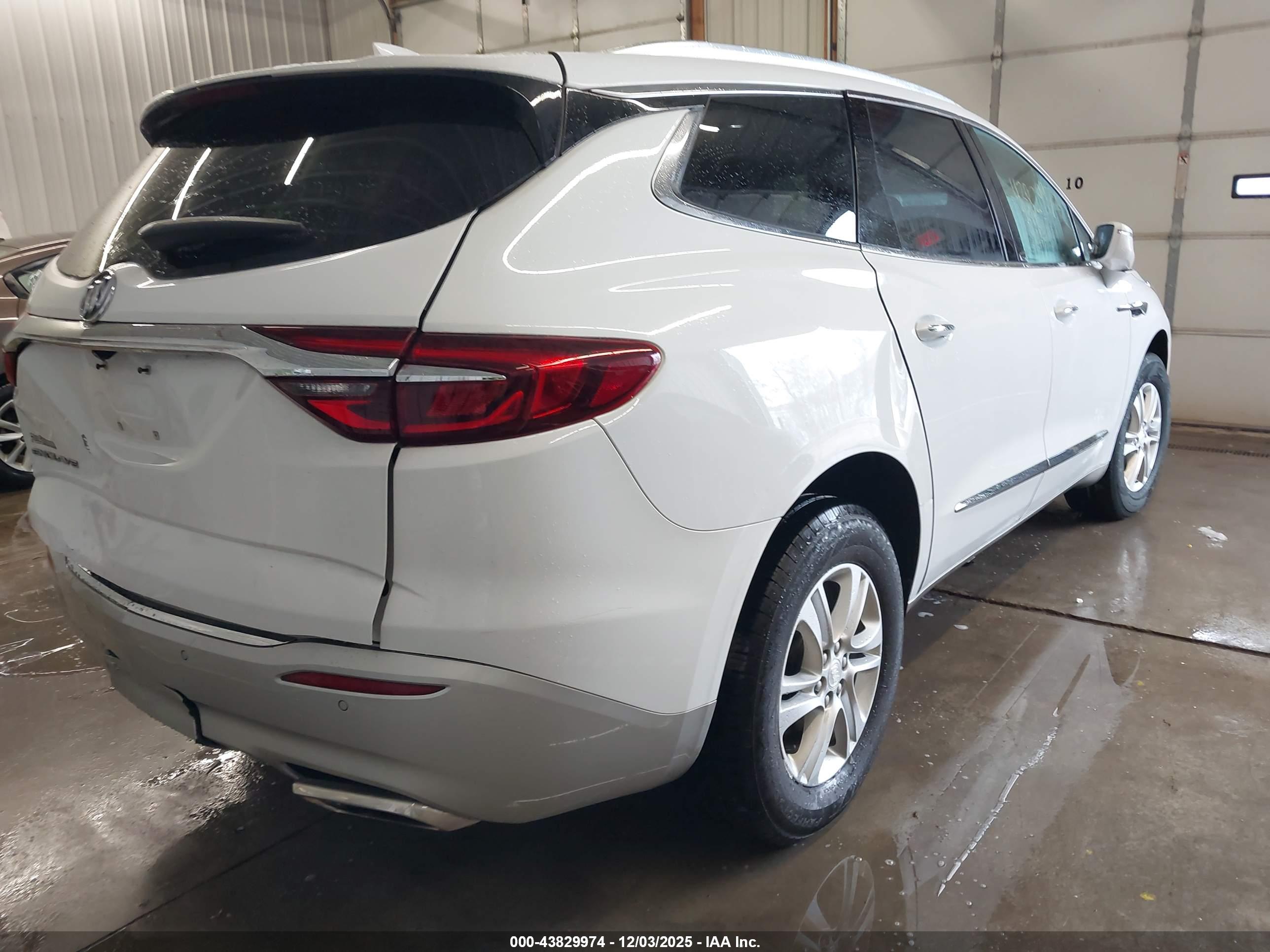 BUICK ENCLAVE image 4