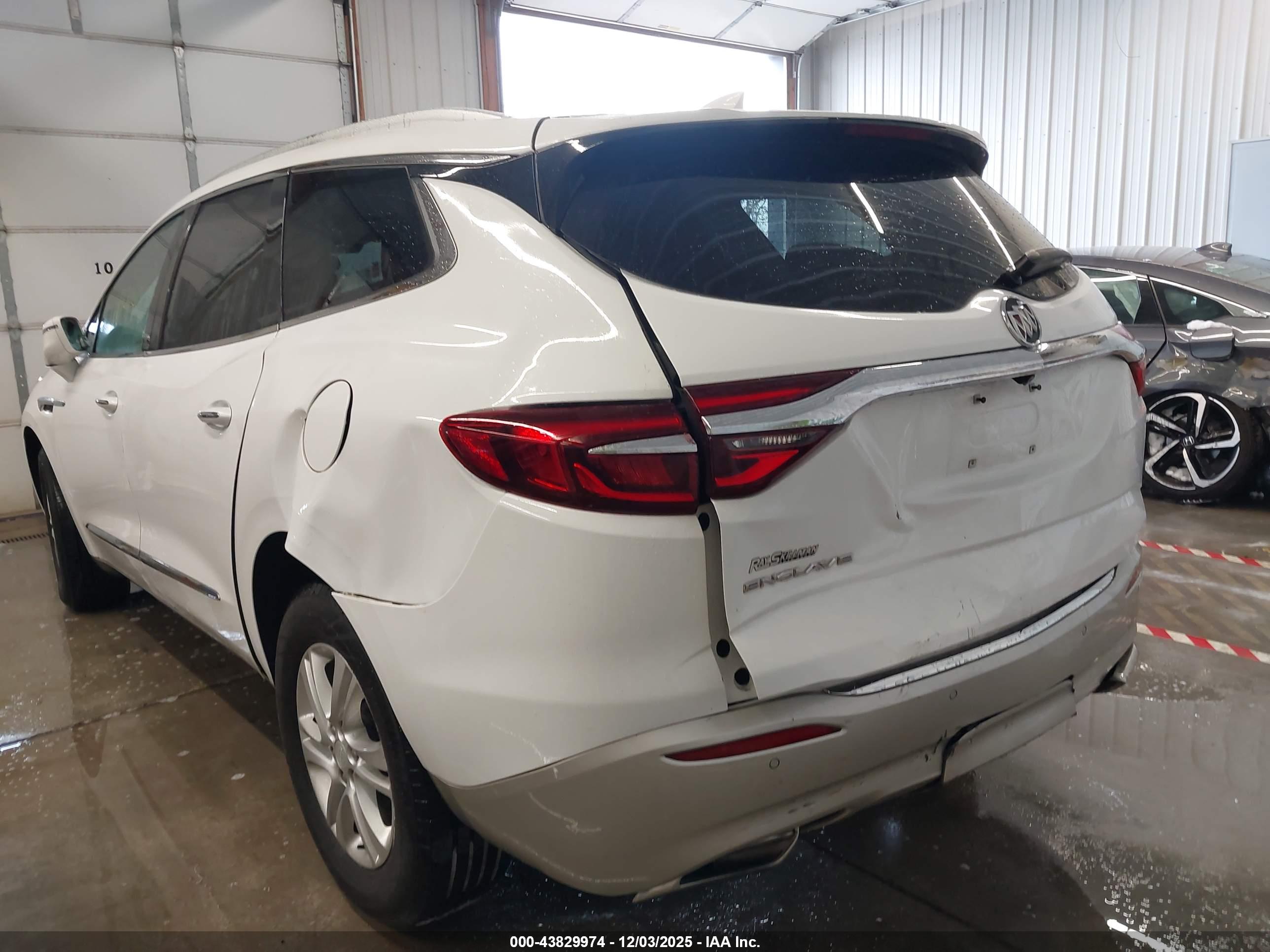 BUICK ENCLAVE image 6