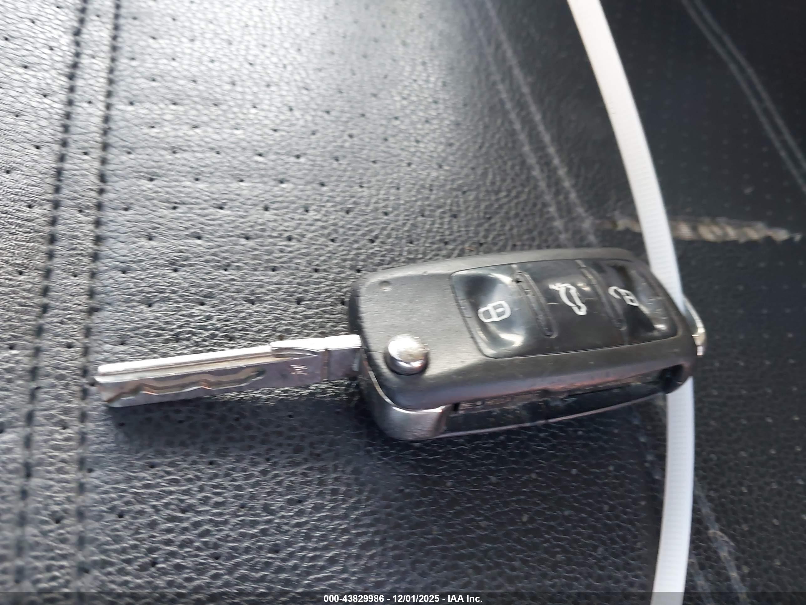 VOLKSWAGEN PASSAT image 11