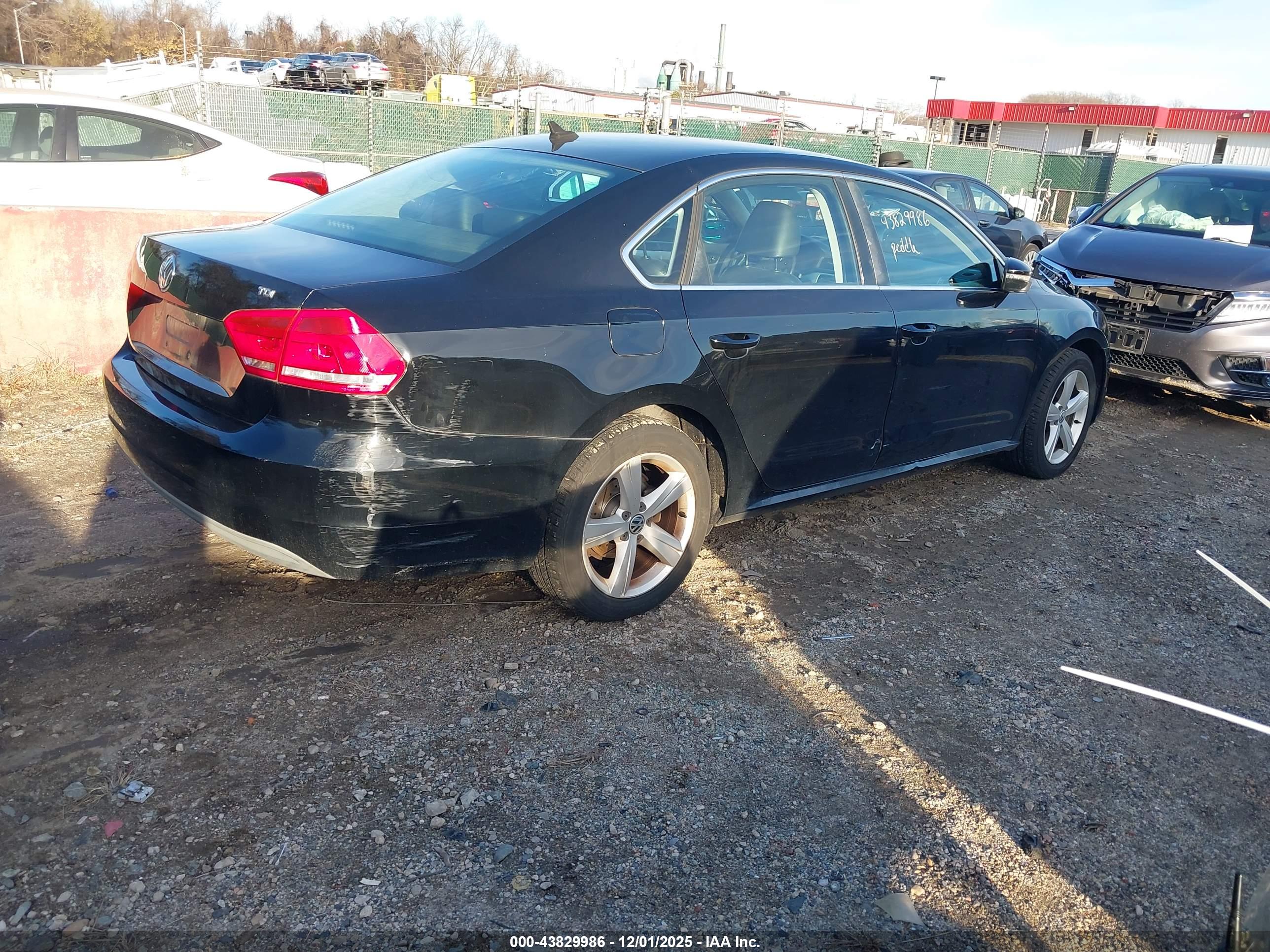 VOLKSWAGEN PASSAT image 4