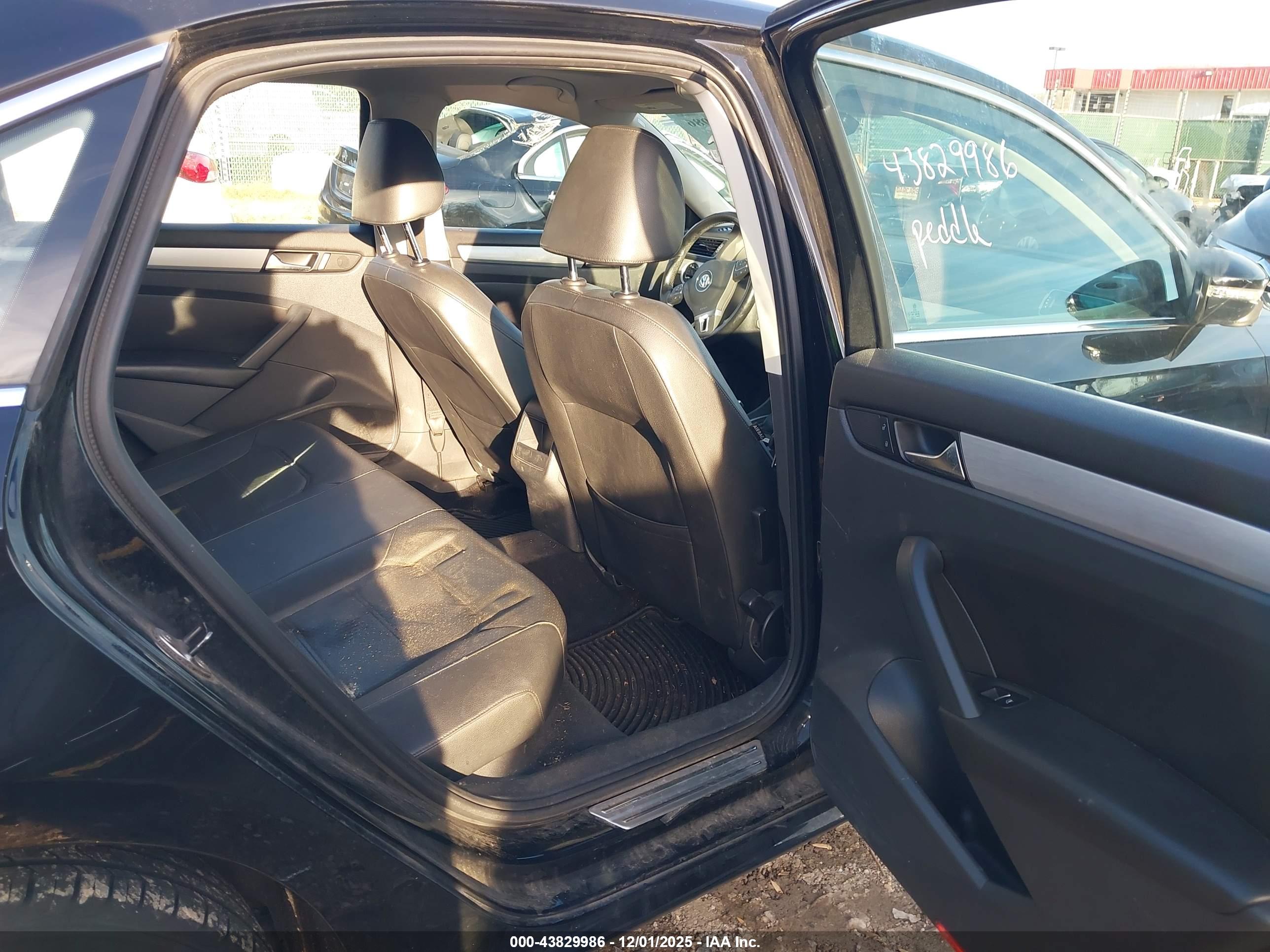VOLKSWAGEN PASSAT image 8