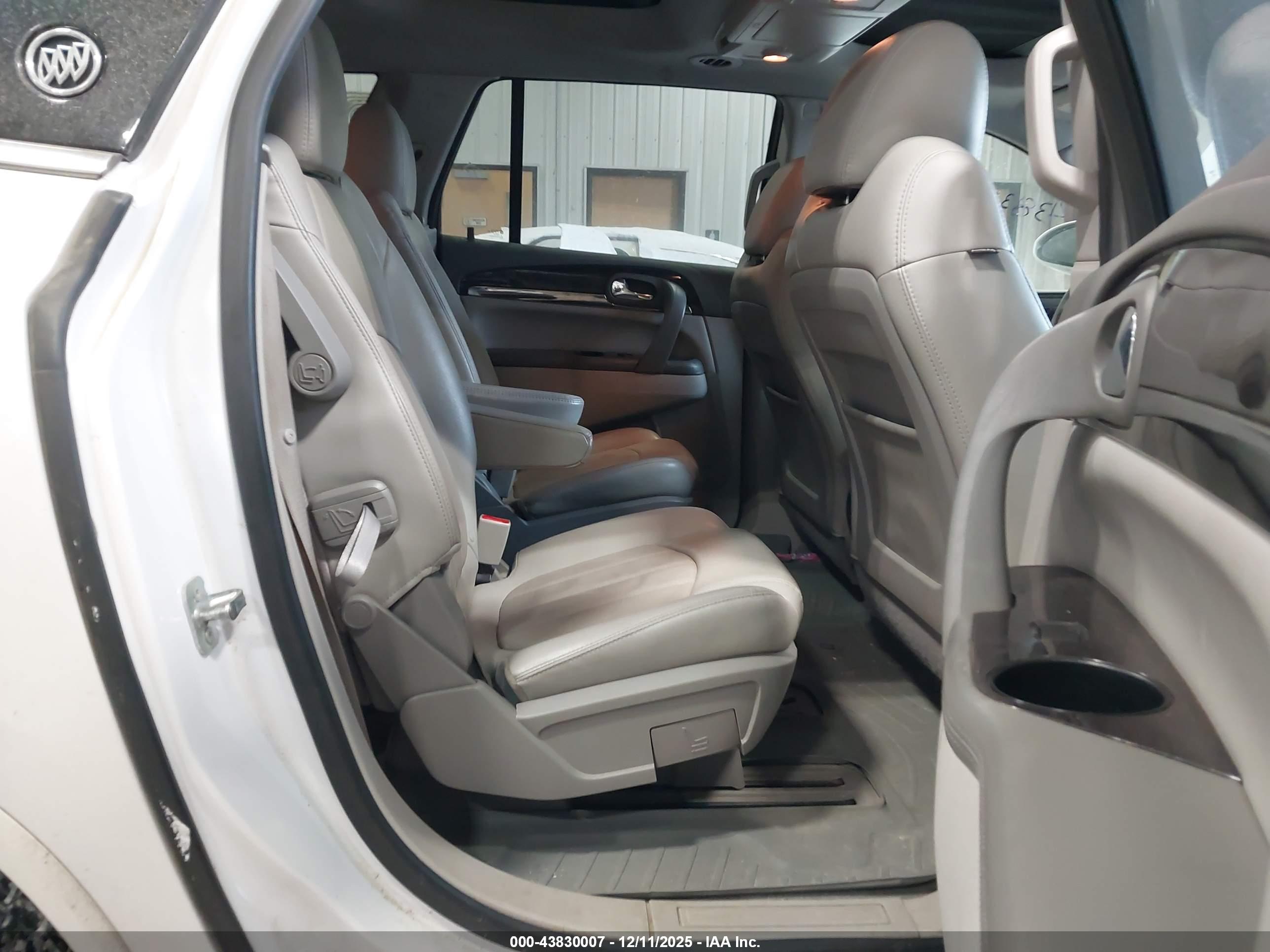 BUICK ENCLAVE image 8