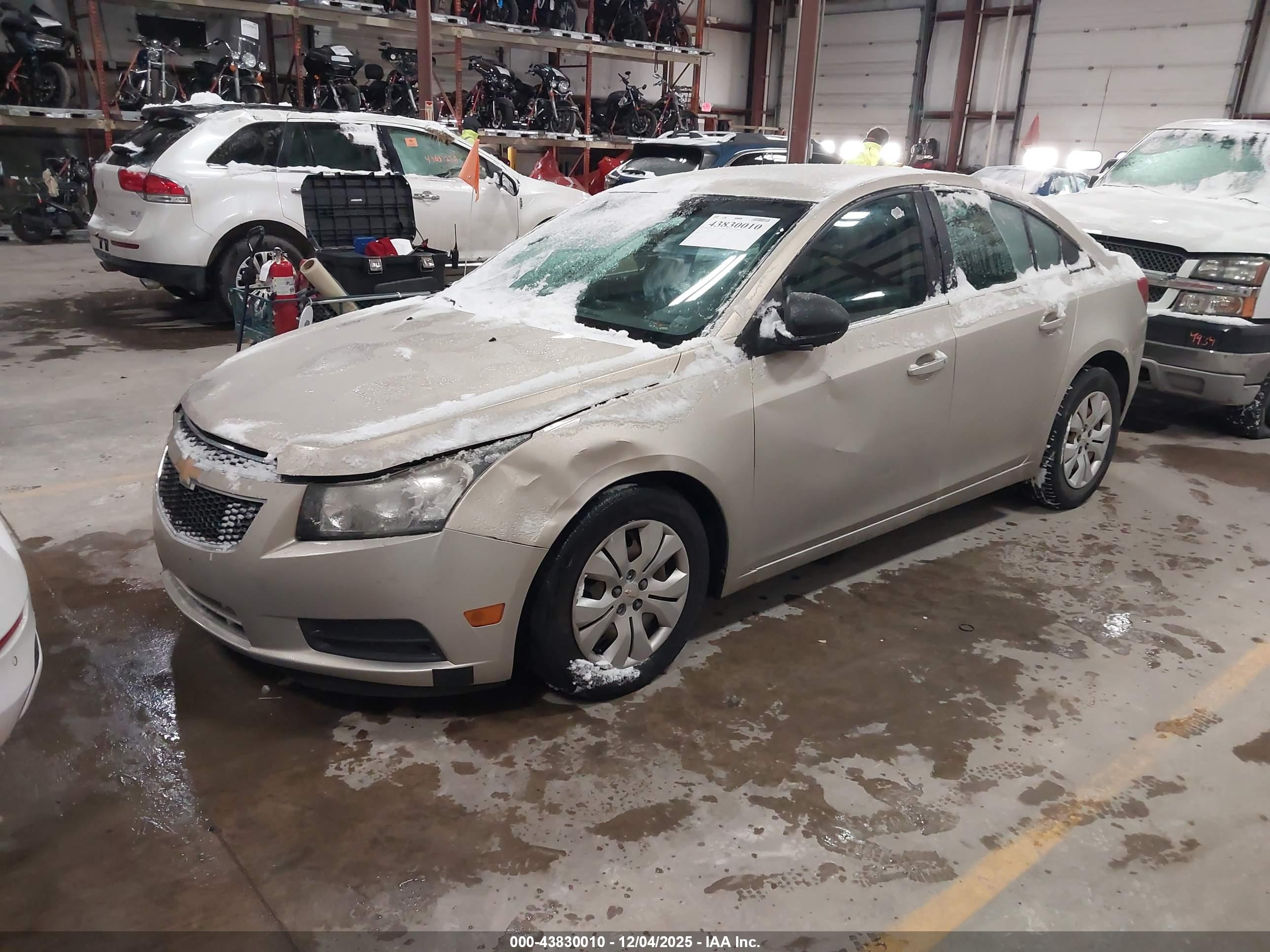 CHEVROLET CRUZE image 2