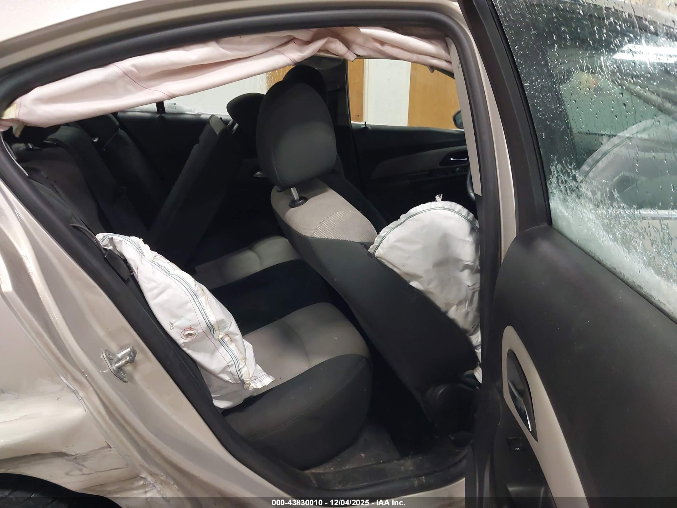 CHEVROLET CRUZE image 8