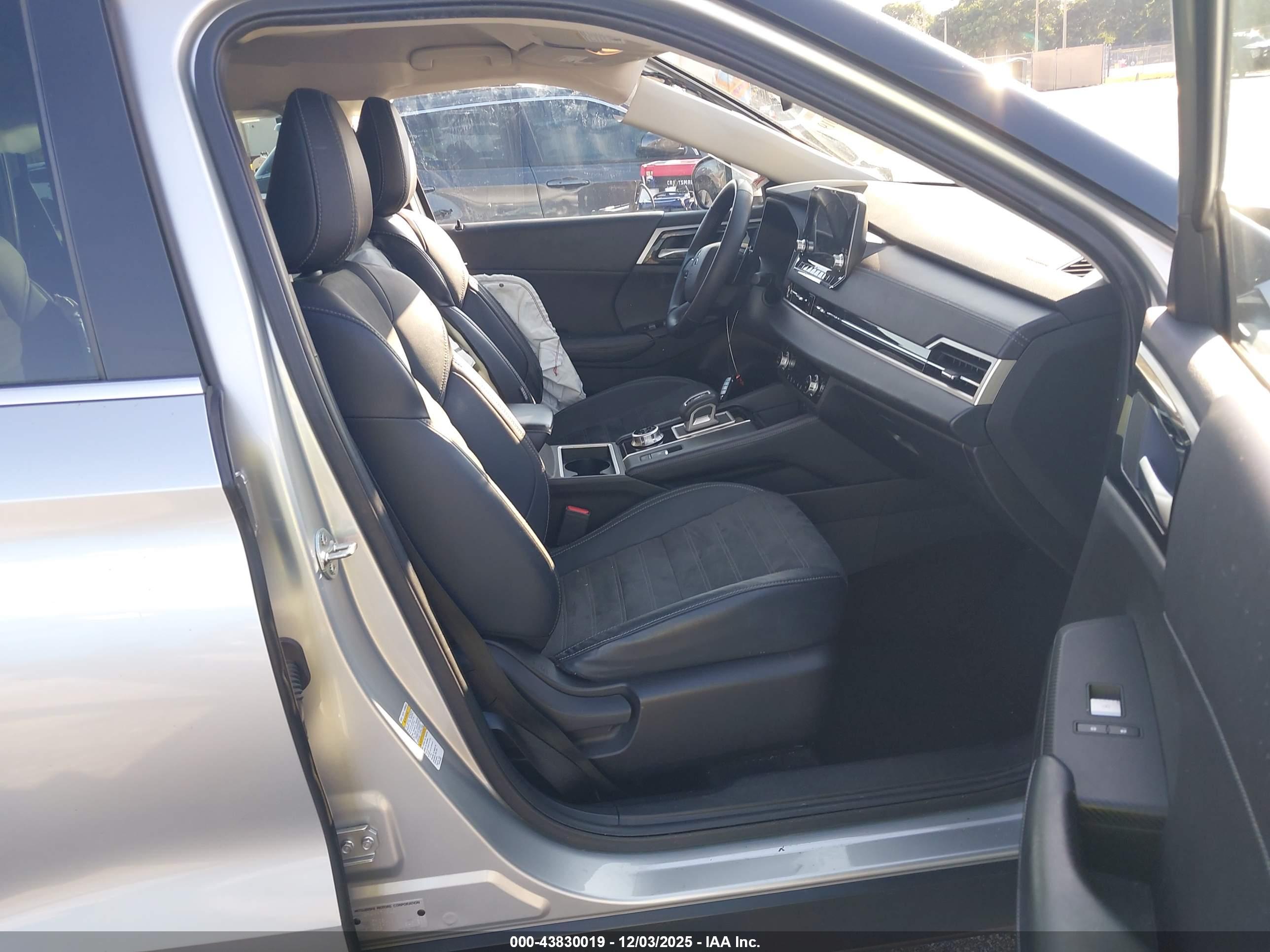 MITSUBISHI OUTLANDER image 5