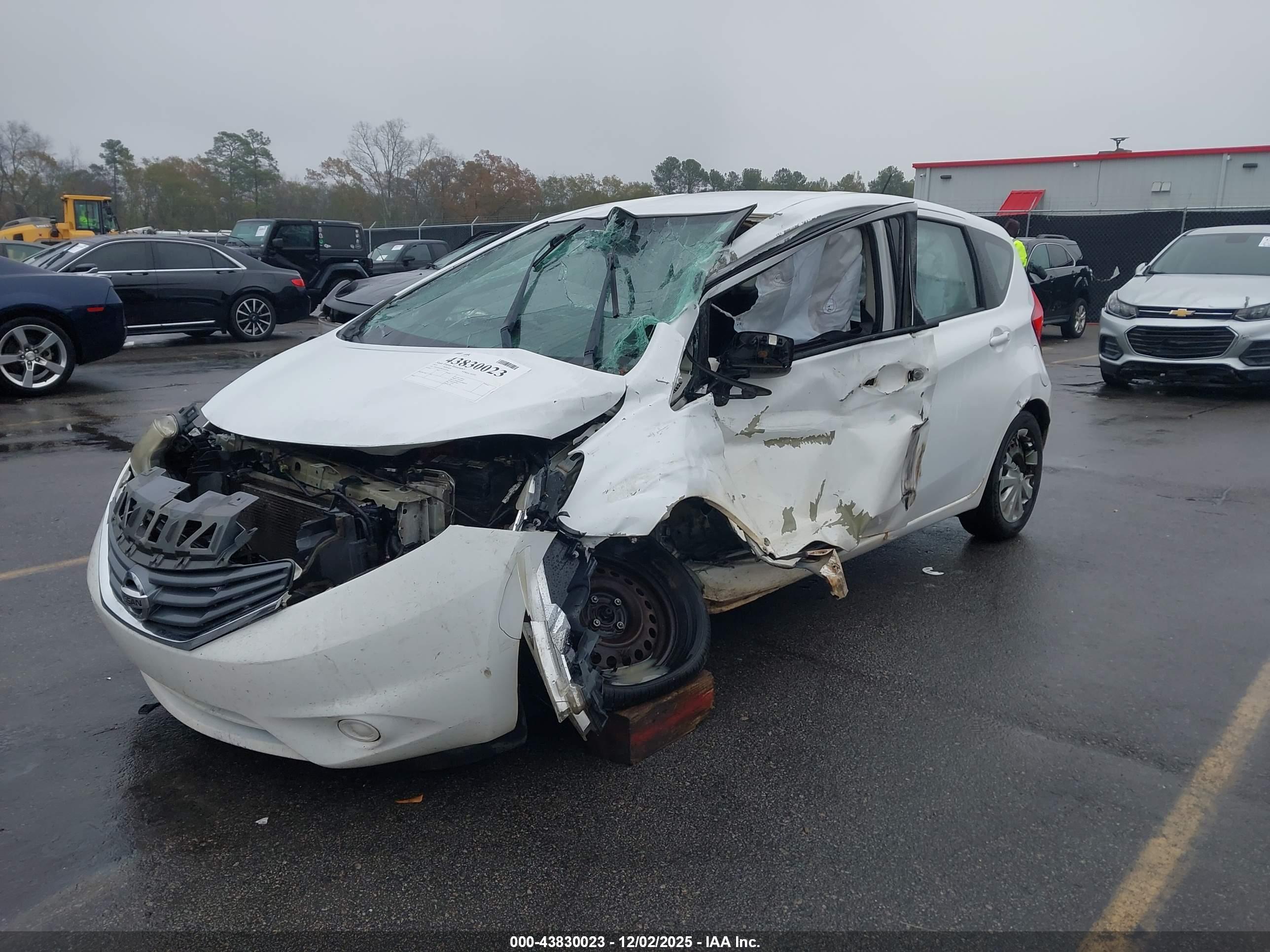 NISSAN VERSA image 2