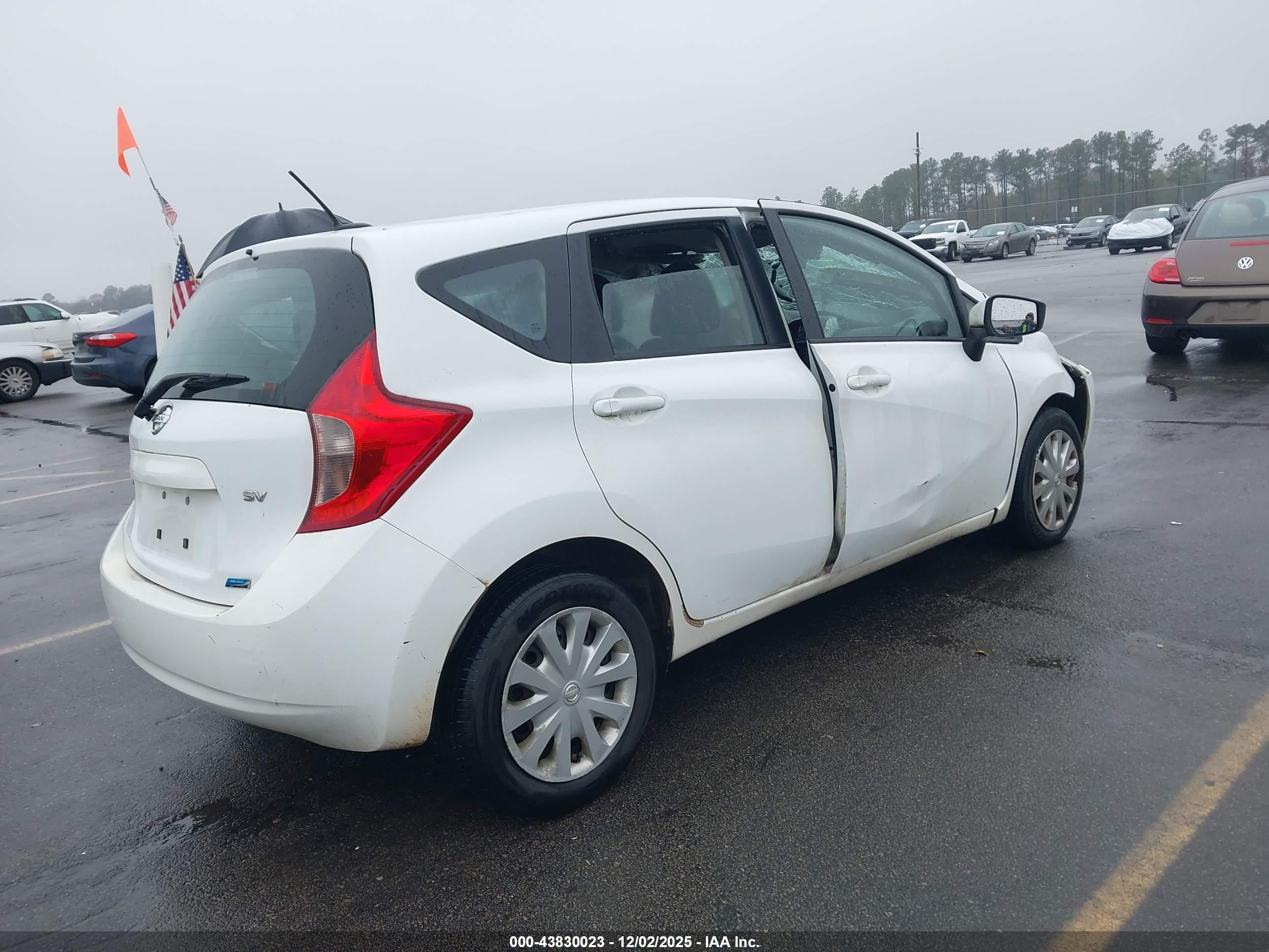 NISSAN VERSA image 4