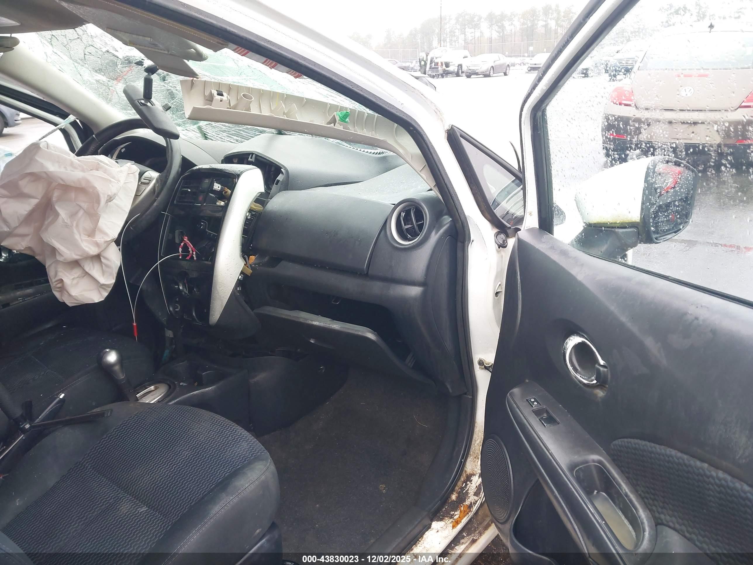 NISSAN VERSA image 5