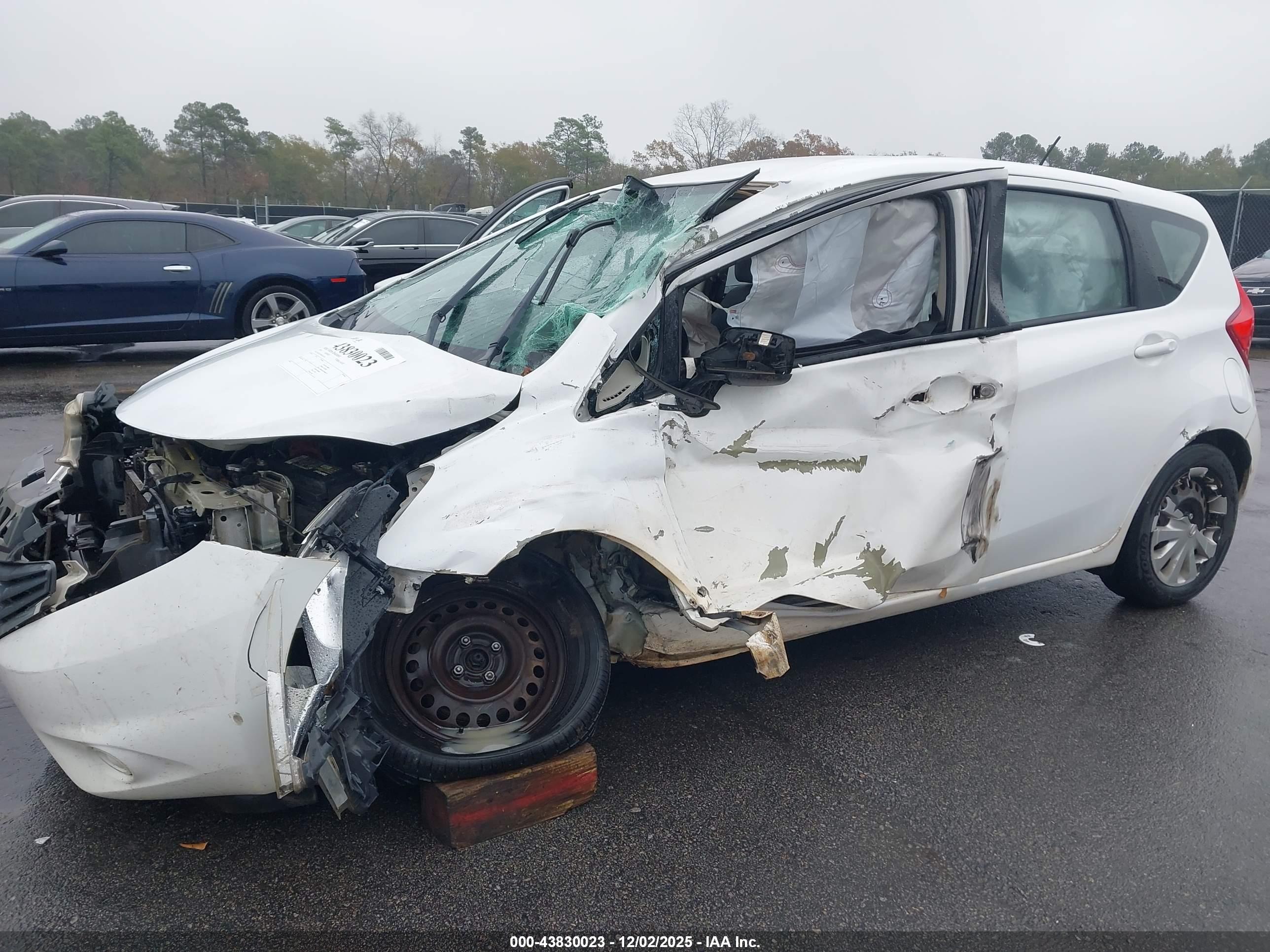NISSAN VERSA image 6