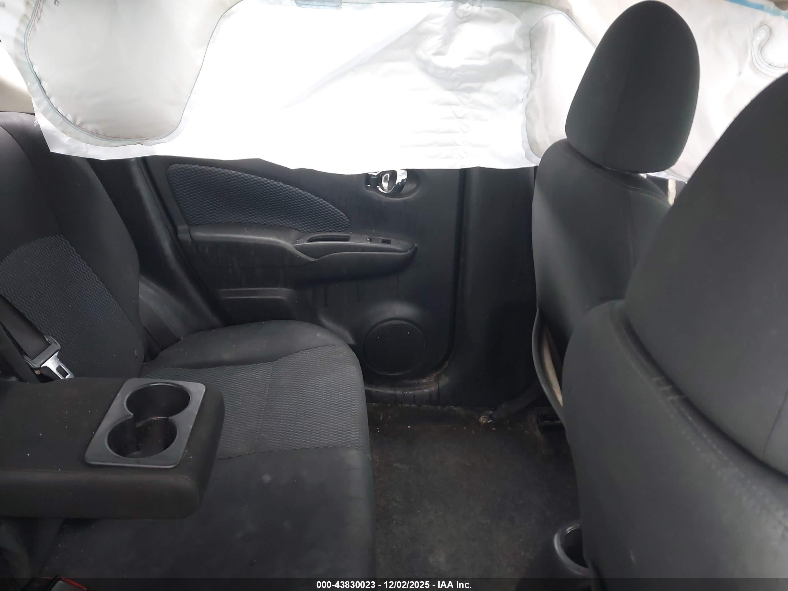 NISSAN VERSA image 8