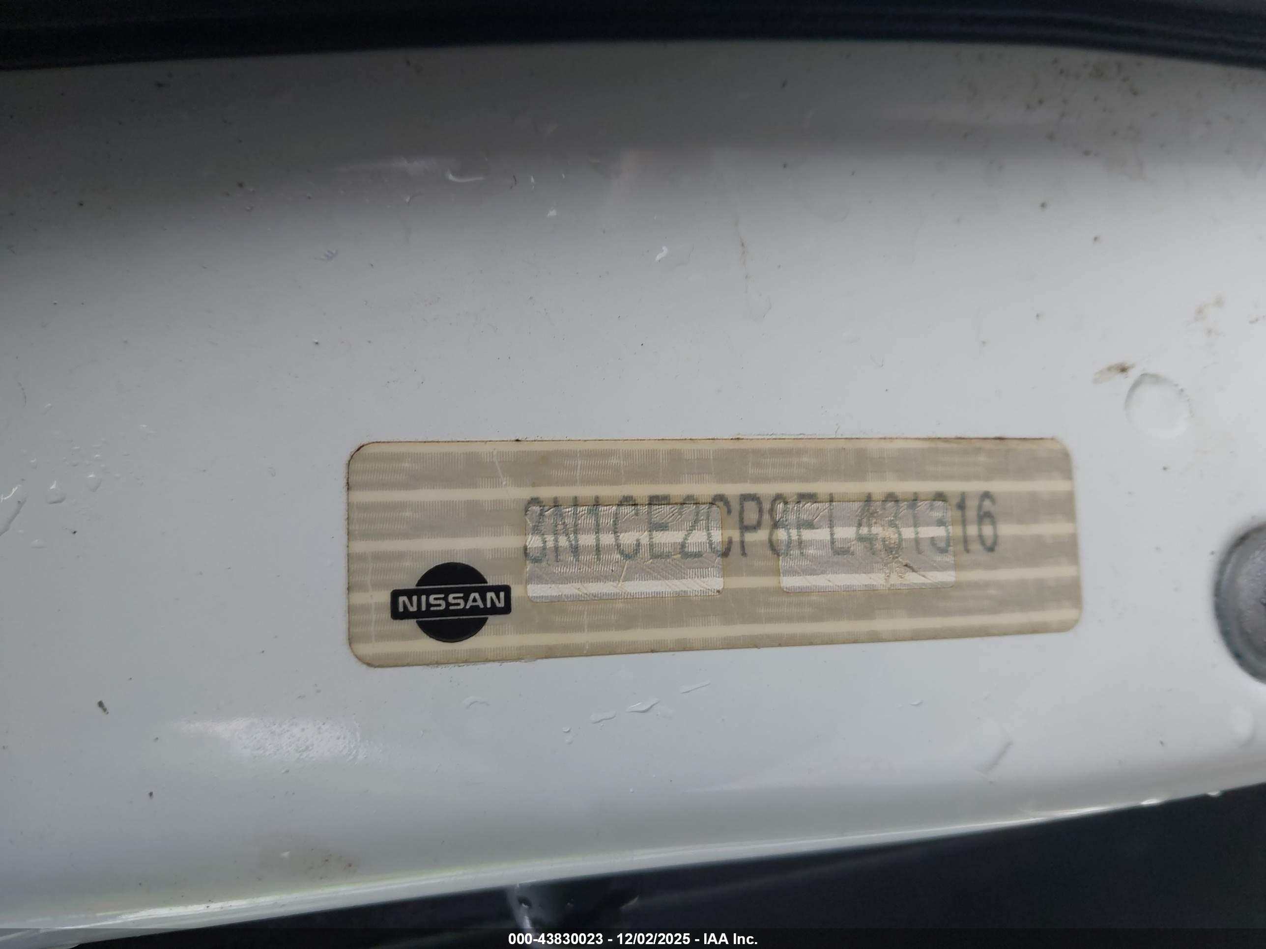 NISSAN VERSA image 9