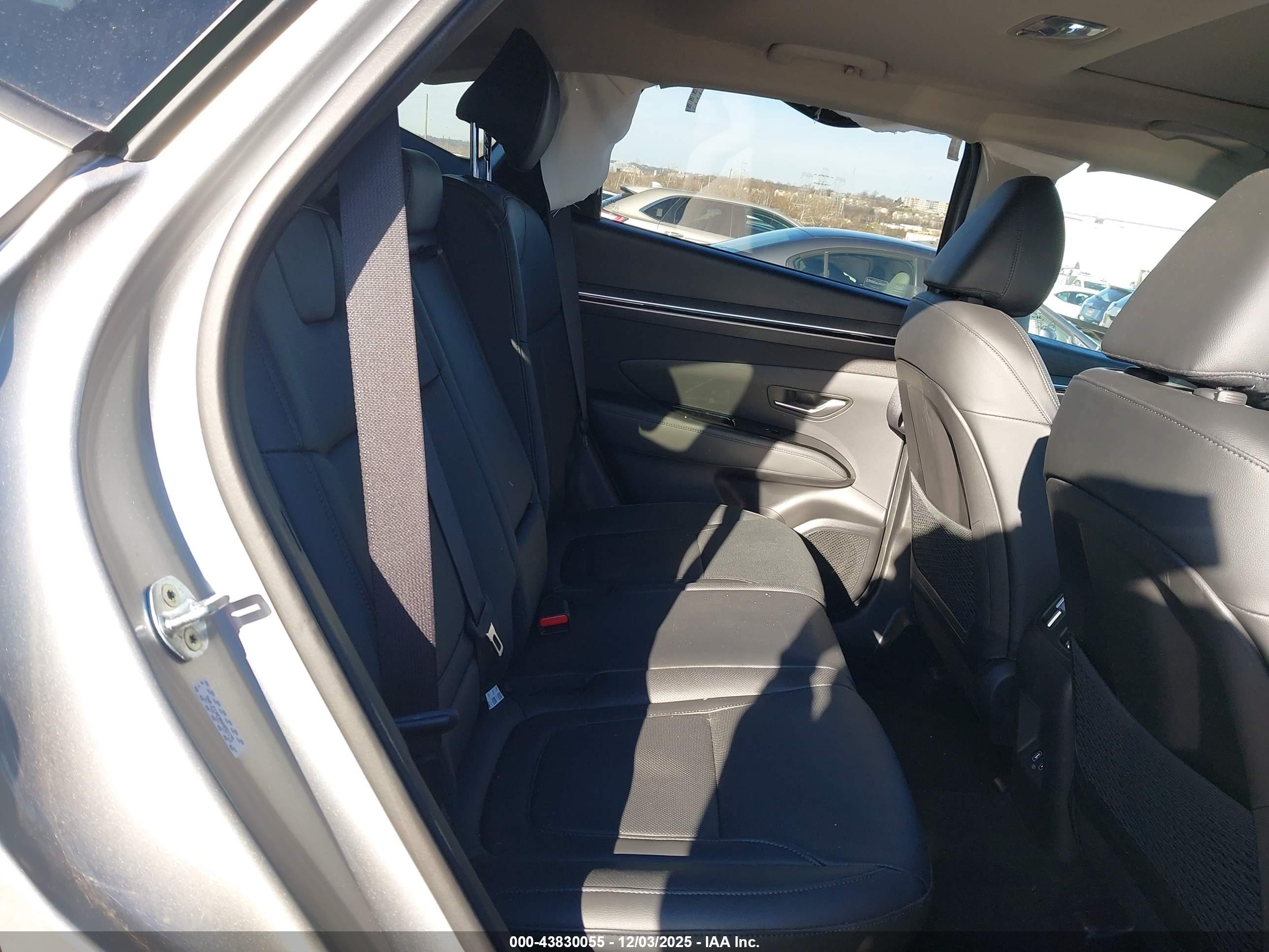 HYUNDAI TUCSON image 8